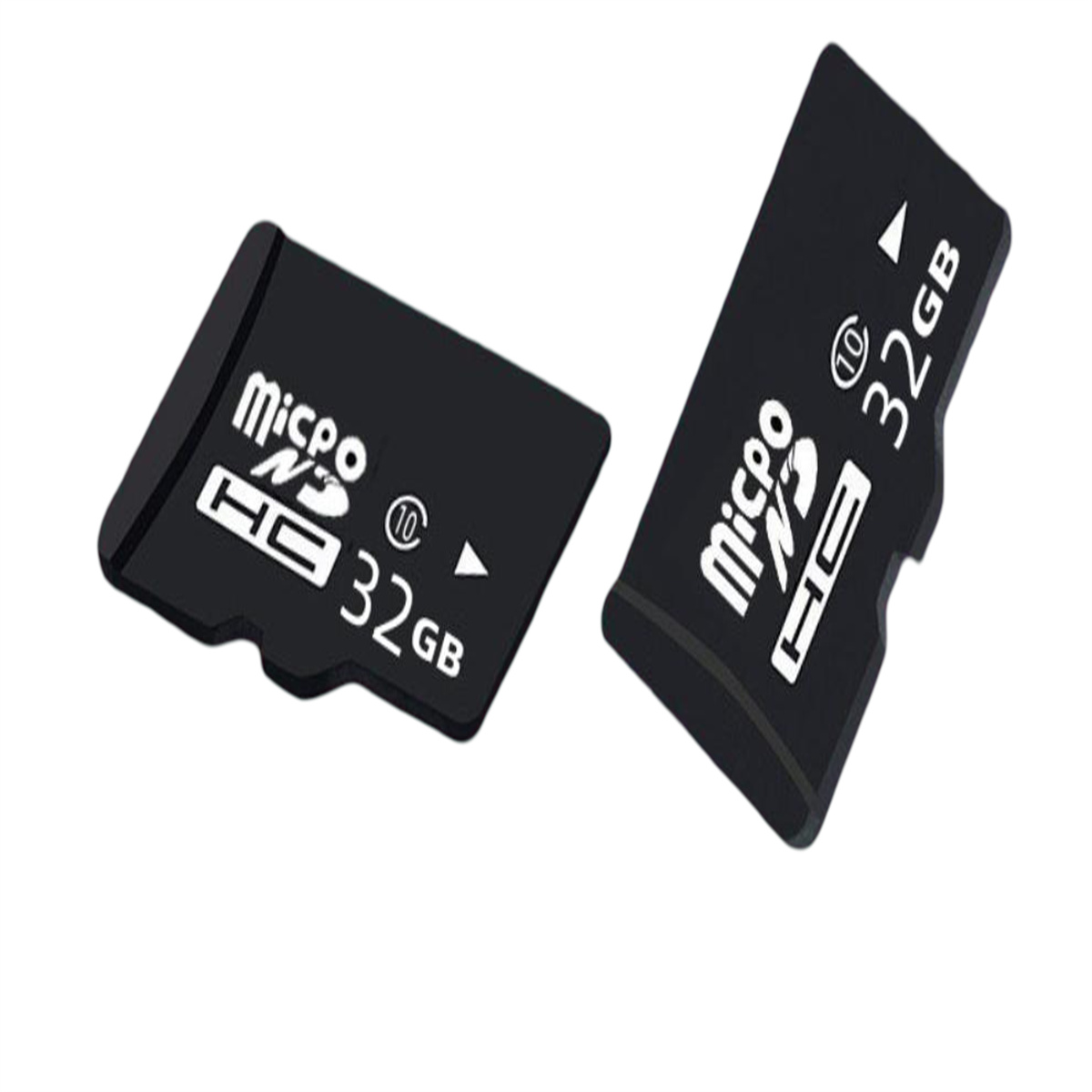 Zwei schwarze Micro-SD-Karten, 32 GB. Auf weißem Hintergrund. Die Karten sind abgewinkelt.