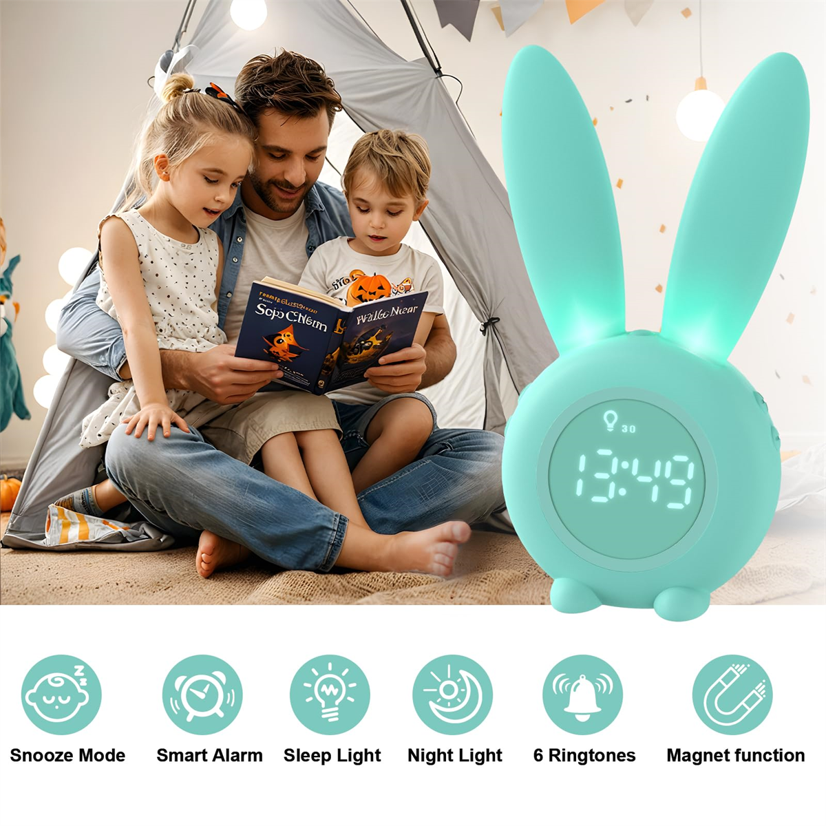 Familie mit einer hasenförmigen Uhr. Papa liest den Kindern im Zelt vor. Symbole zeigen Schlummer, Alarm, Licht, Klingeltöne.