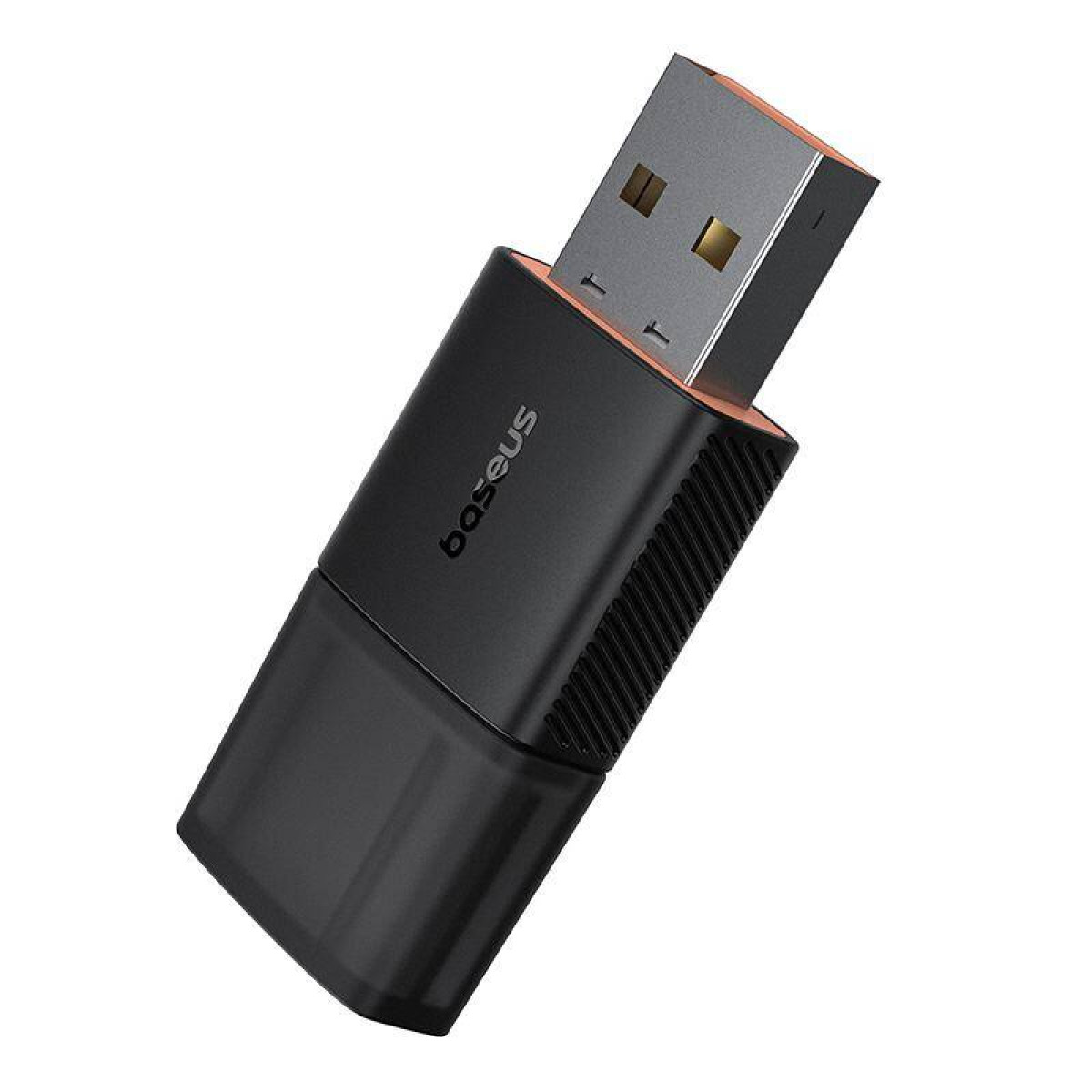 Schwarzer USB-Adapter mit silberfarbenem Stecker, abgewinkelt vor weißem Hintergrund.
