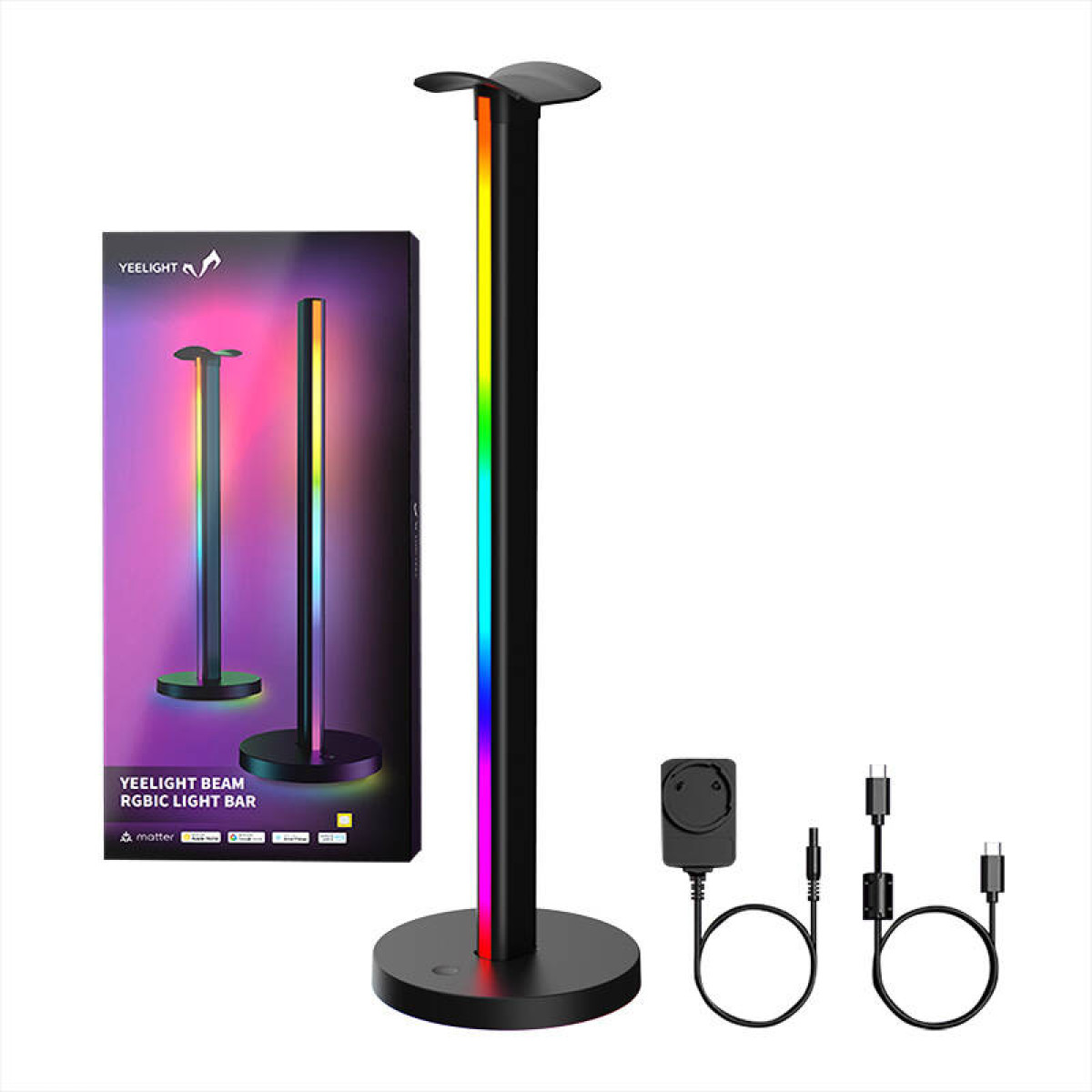 Eine schwarze und bunte Yeelight-Lampe mit einer Box, einem Netzteil und USB-Kabeln auf weißem Untergrund.