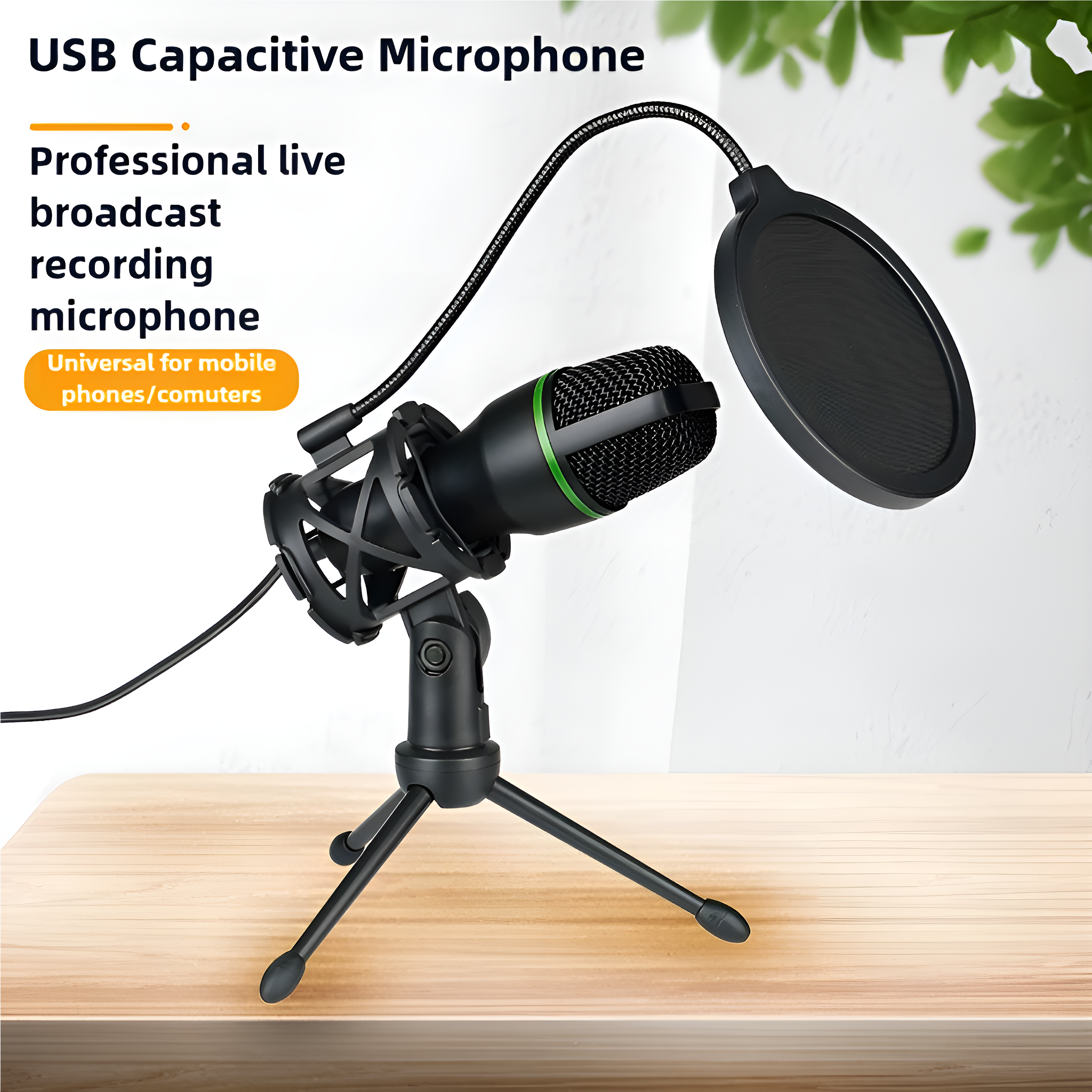 USB-Mikrofon mit Pop-Filter und Ständer auf einem Holztisch.