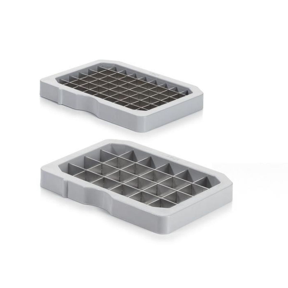 Due vassoi per cubetti di ghiaccio grigi a griglia su sfondo bianco.