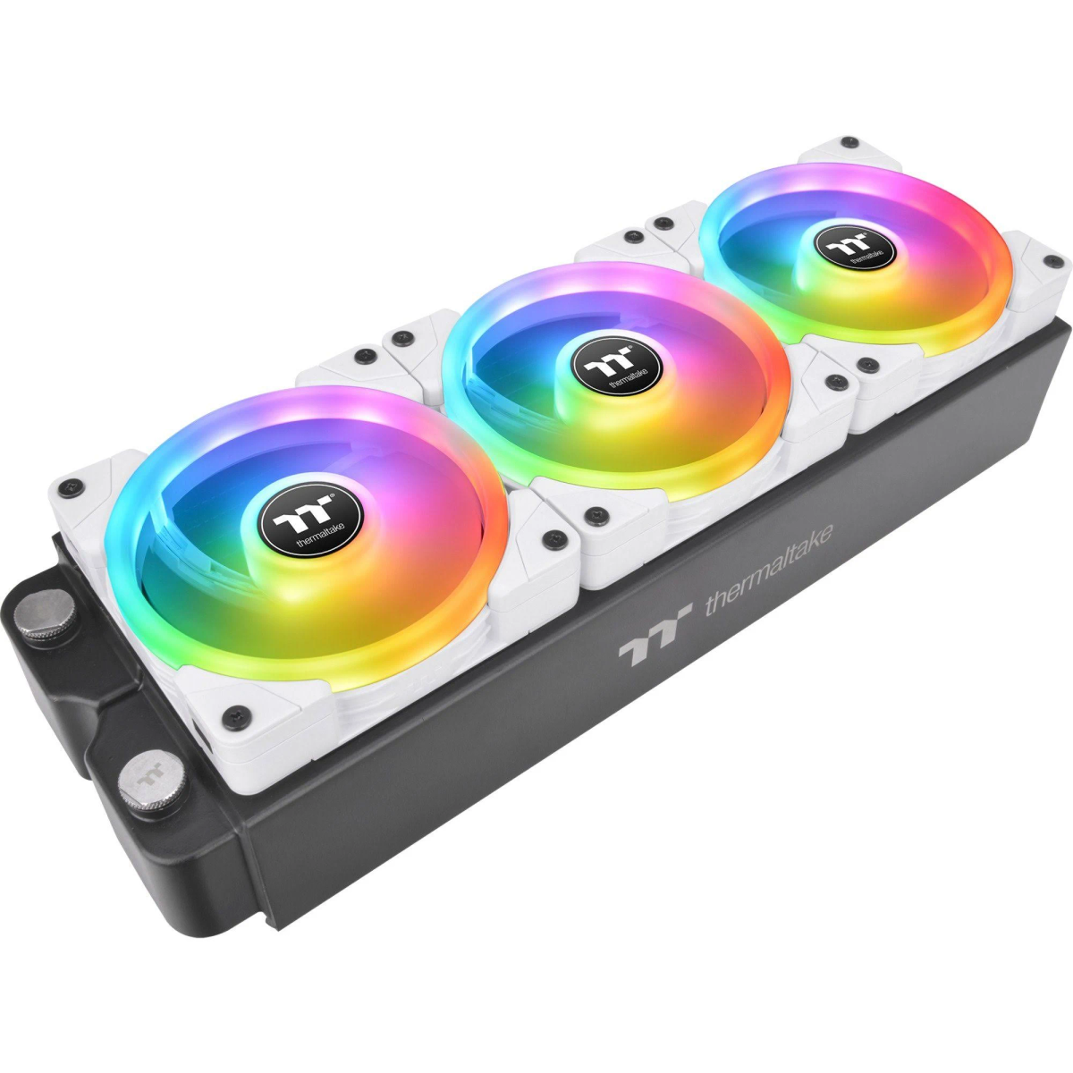 PC-Kühler mit drei RGB-Lüftern. Weißes und schwarzes Gehäuse mit Regenbogenfarbenen Lüfterblättern.