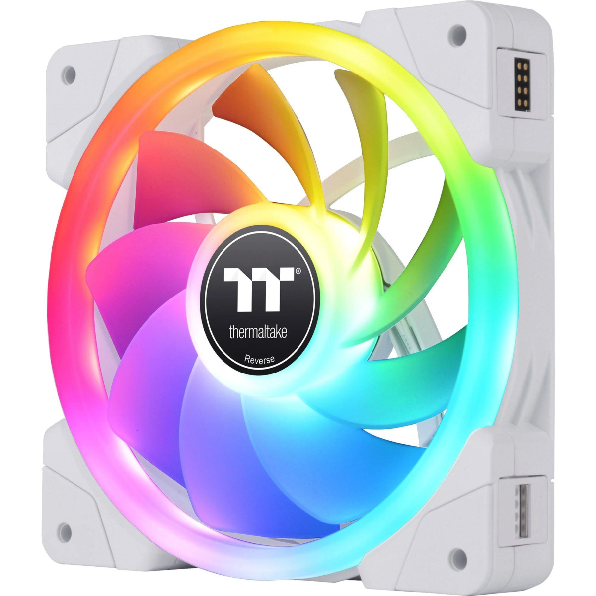 Ein Computerlüfter mit einem Regenbogen von Farben. Er ist weiß mit einem schwarzen Thermaltake-Logo in der Mitte.