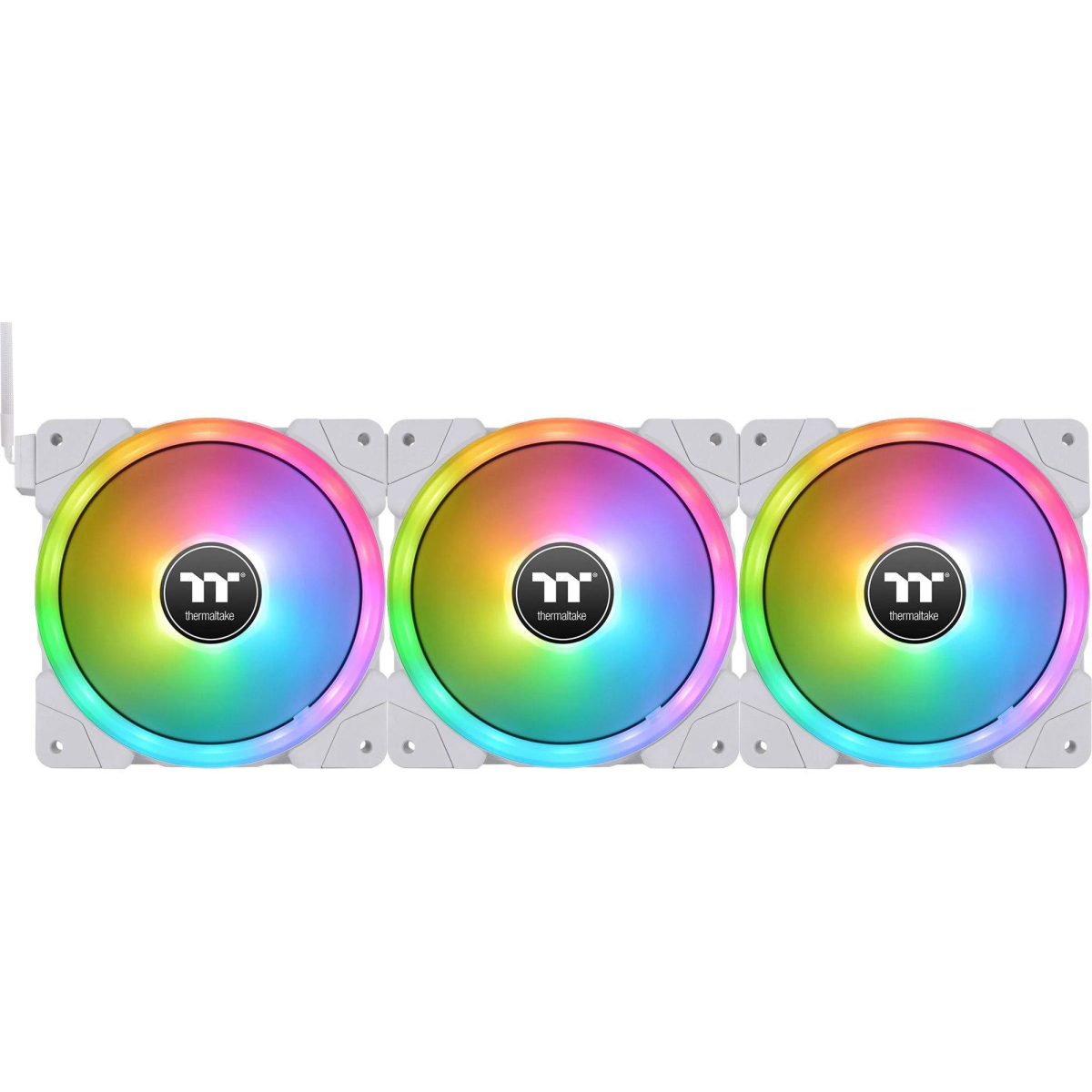 Drei Computerlüfter mit Regenbogenbeleuchtung, auf weißem Hintergrund. Marke Thermaltake.