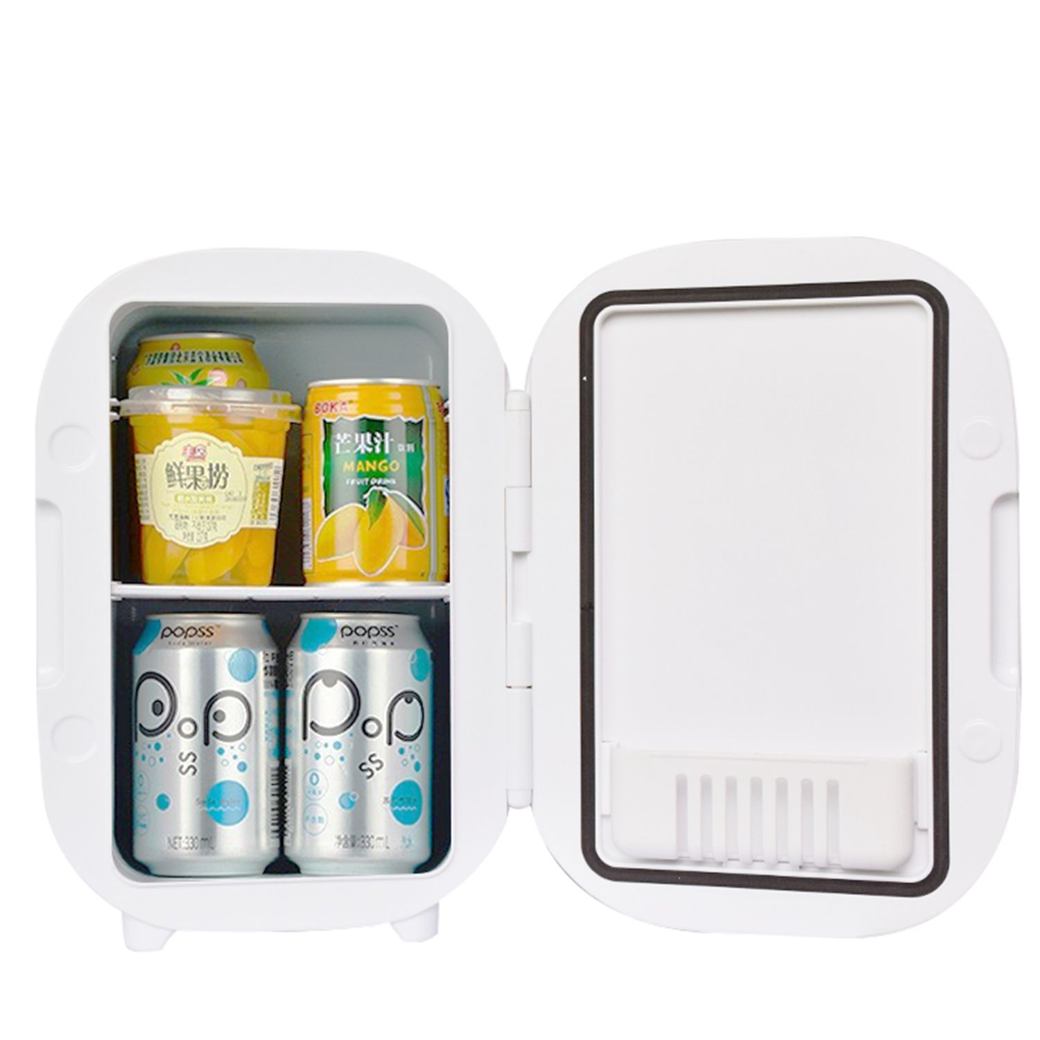 Un mini-frigo bianco con la porta aperta, contenente lattine e frutta.