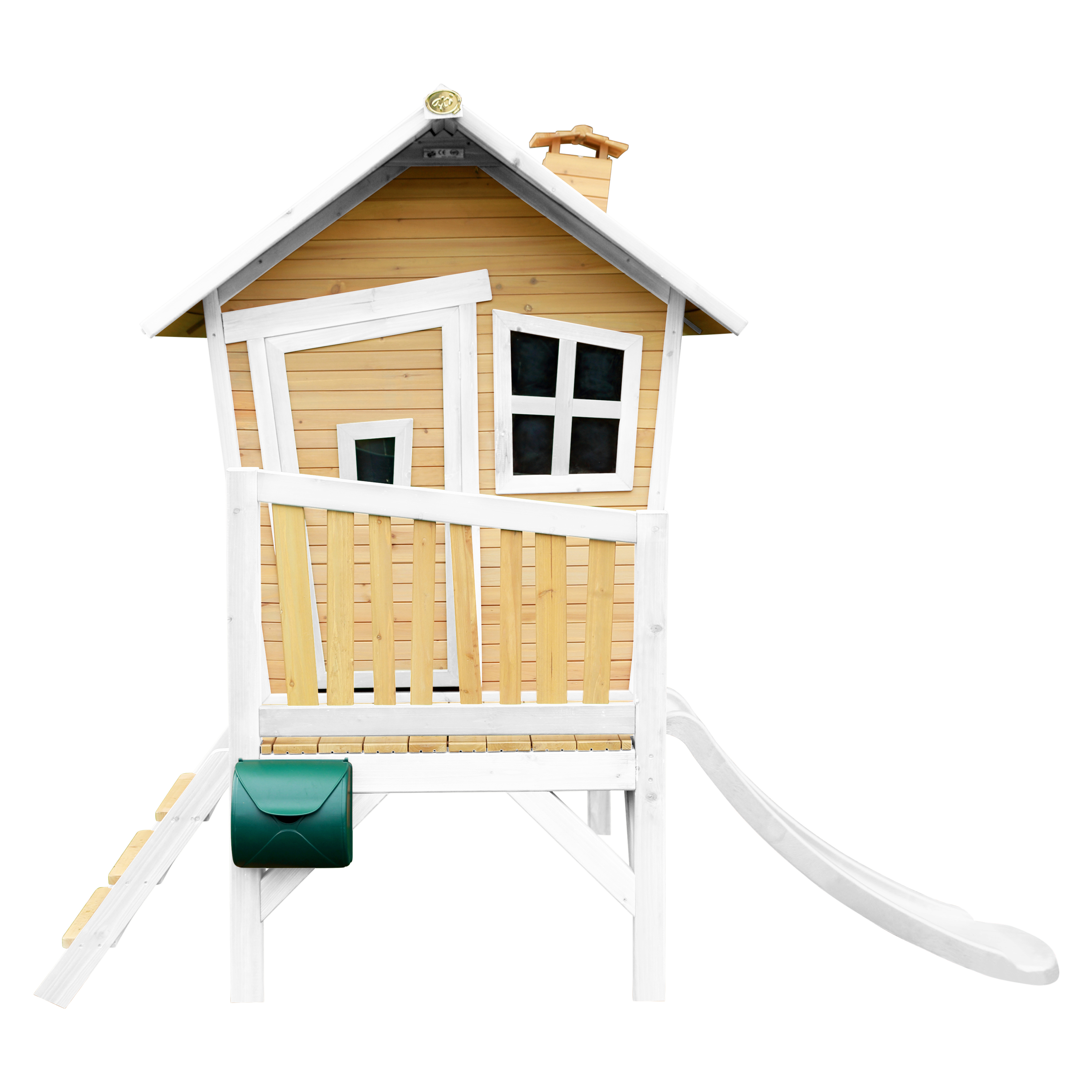 Spielhaus aus Holz mit Rutsche, Briefkasten und Leiter. Es hat ein schräges Dach und ein kleines Fenster.