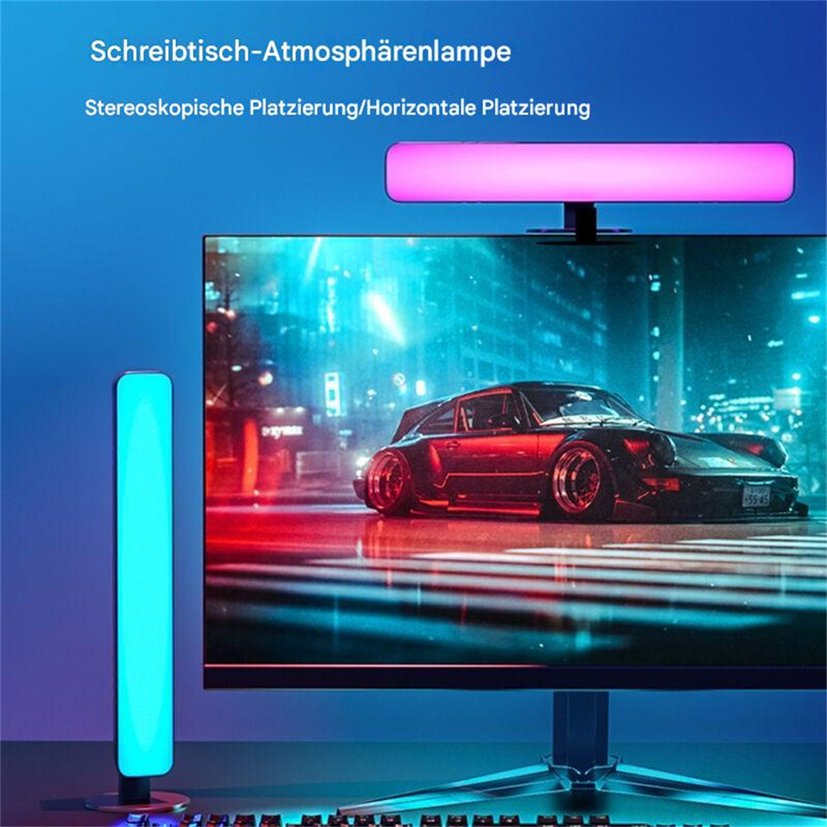 Ein Monitor zeigt eine Autoszene. Über und neben dem Monitor befindet sich eine blaue und rosa Lichtleiste.