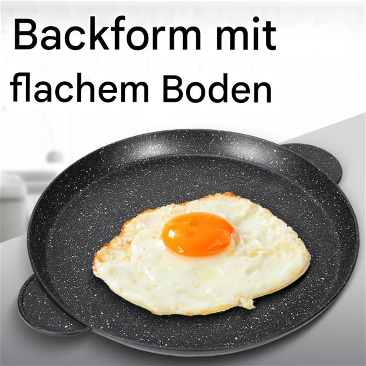 Eine Pfanne mit einem Spiegelei. Die Pfanne hat eine Antihaftbeschichtung.