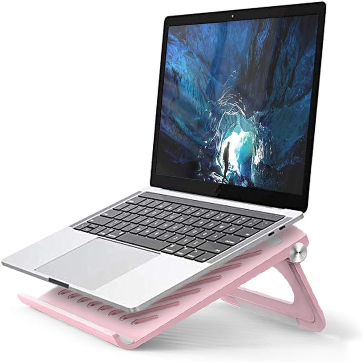 Ein Laptop auf einem rosa Ständer mit hellem Hintergrund.