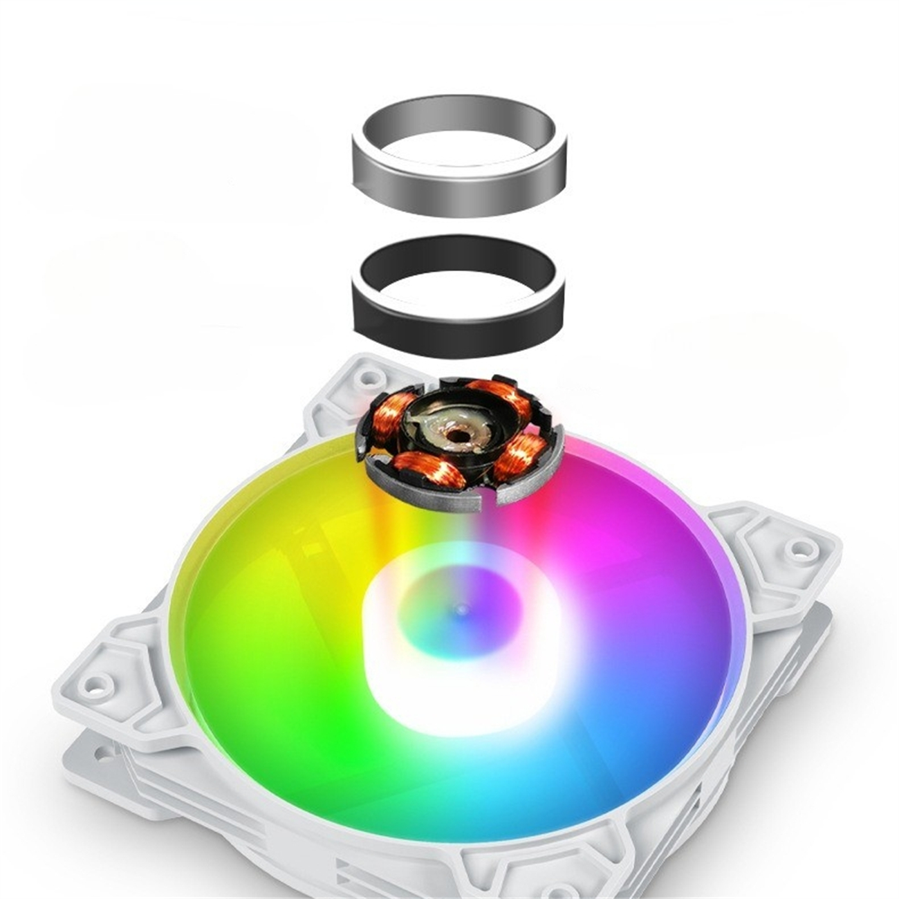Ein Computerlüfter mit farbigem Licht und drei Ringen darüber. Der Hintergrund ist weiß.