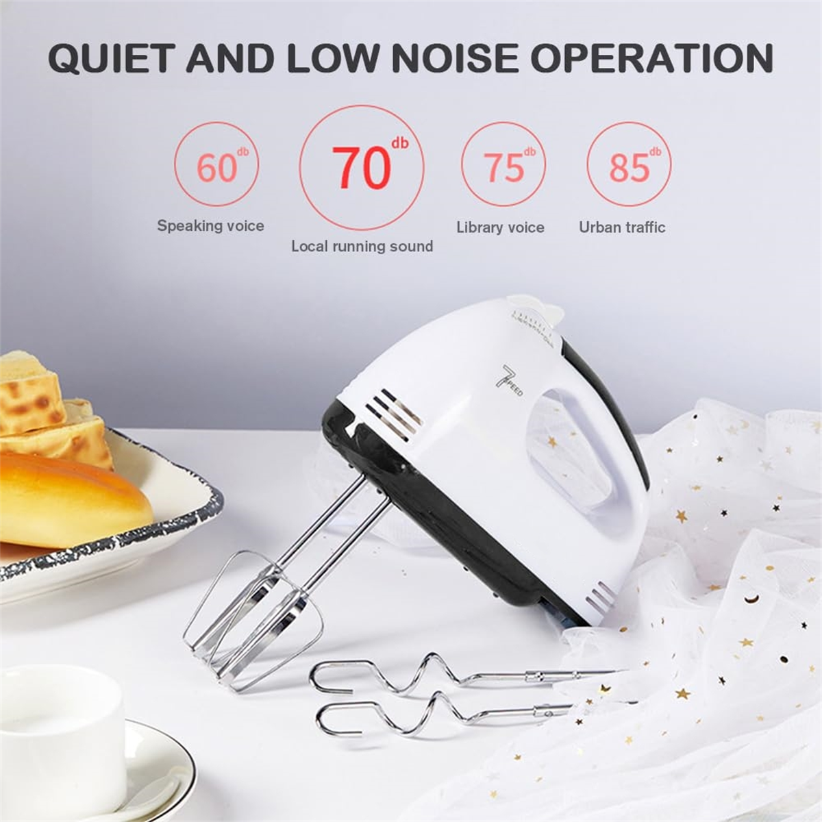 Weißer Handmixer mit zwei Rührbesen. Text: leiser und geräuscharmer Betrieb, mit Dezibelwerten.