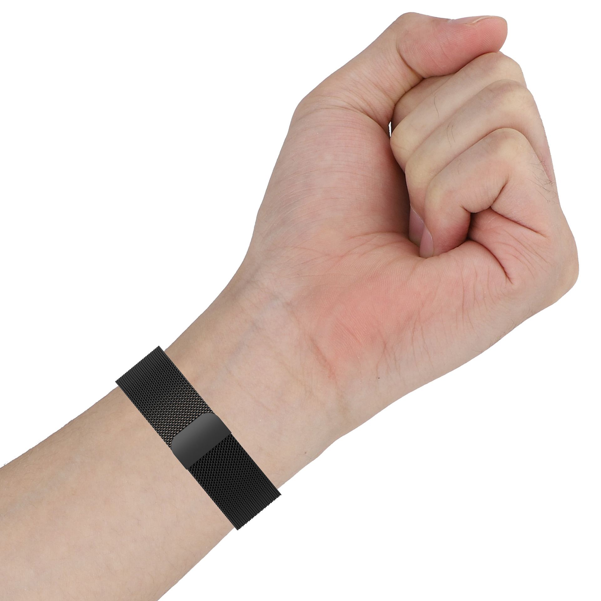 Ein schwarzes Mesh-Uhrenarmband am Handgelenk einer Person, Nahaufnahme.