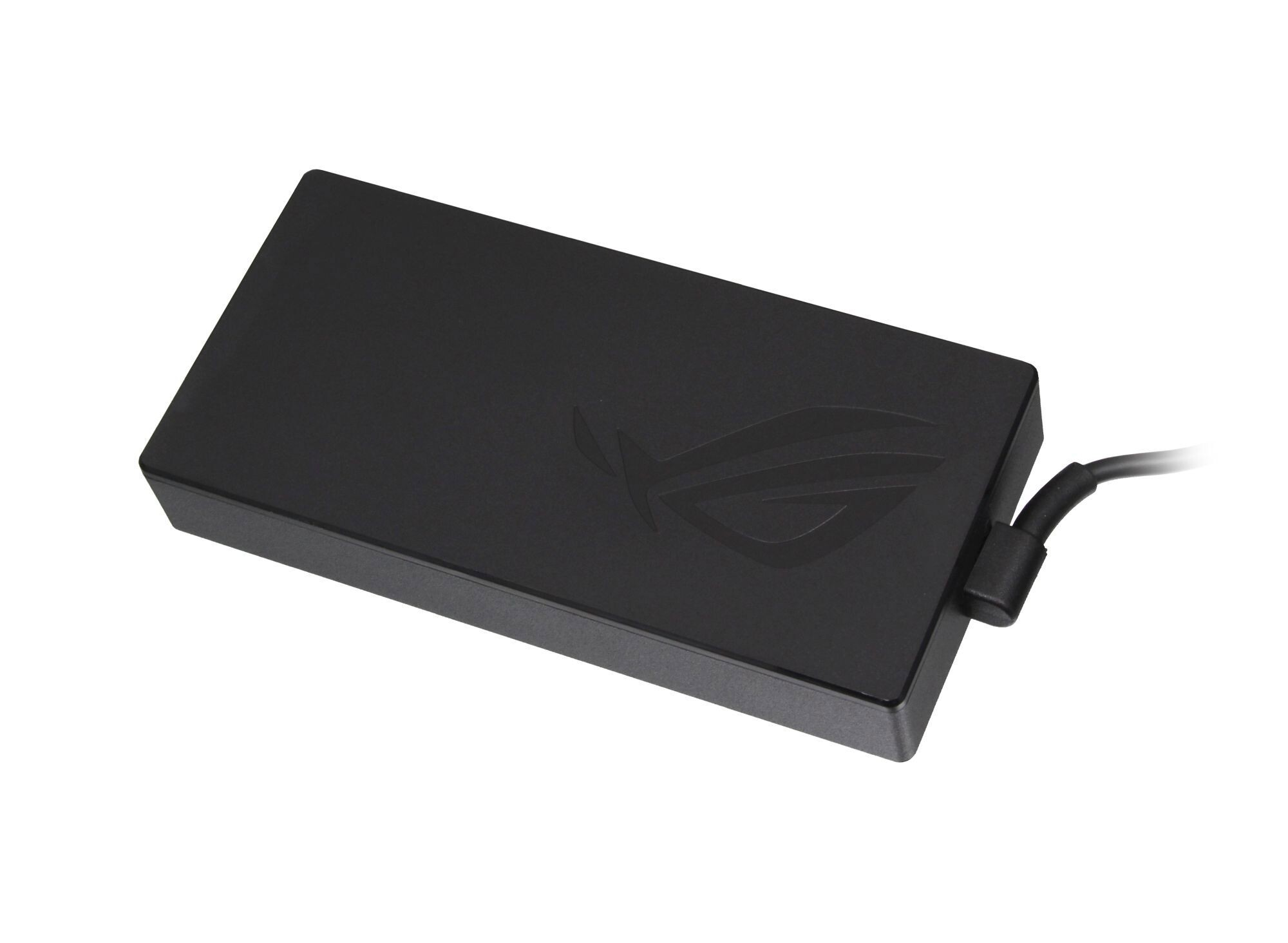 Schwarzes Laptop-Ladegerät mit ROG-Logo oben. Rechteckige Form, schräge Ansicht.