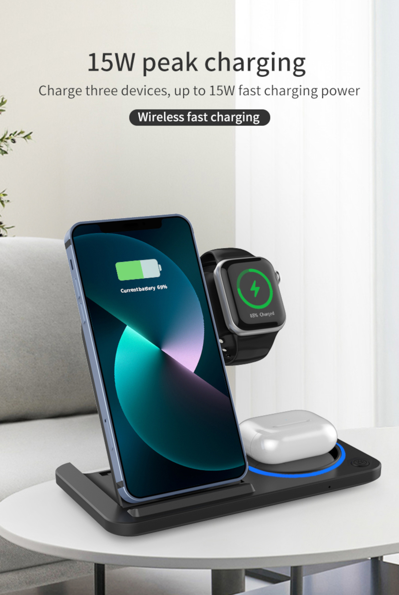 Kabelloses Ladegerät mit Handy, Uhr und Ohrhörern. Weißer Tisch, weißer Hintergrund und Text.