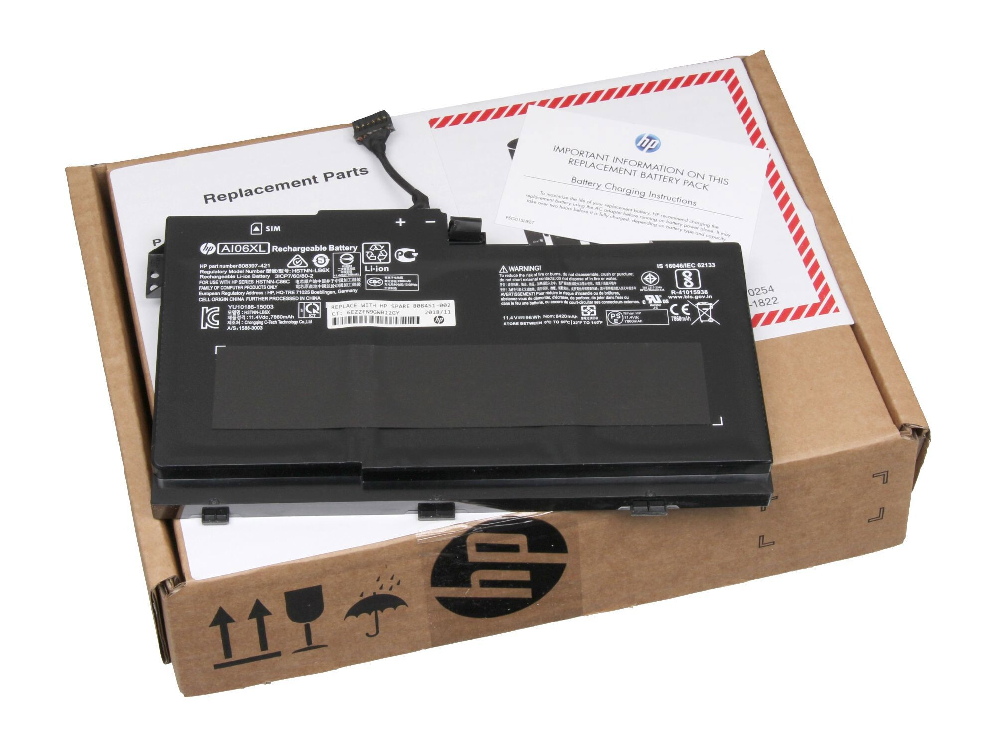 Laptop-Akku in einer Box mit Anweisungen und einem Warnhinweis.