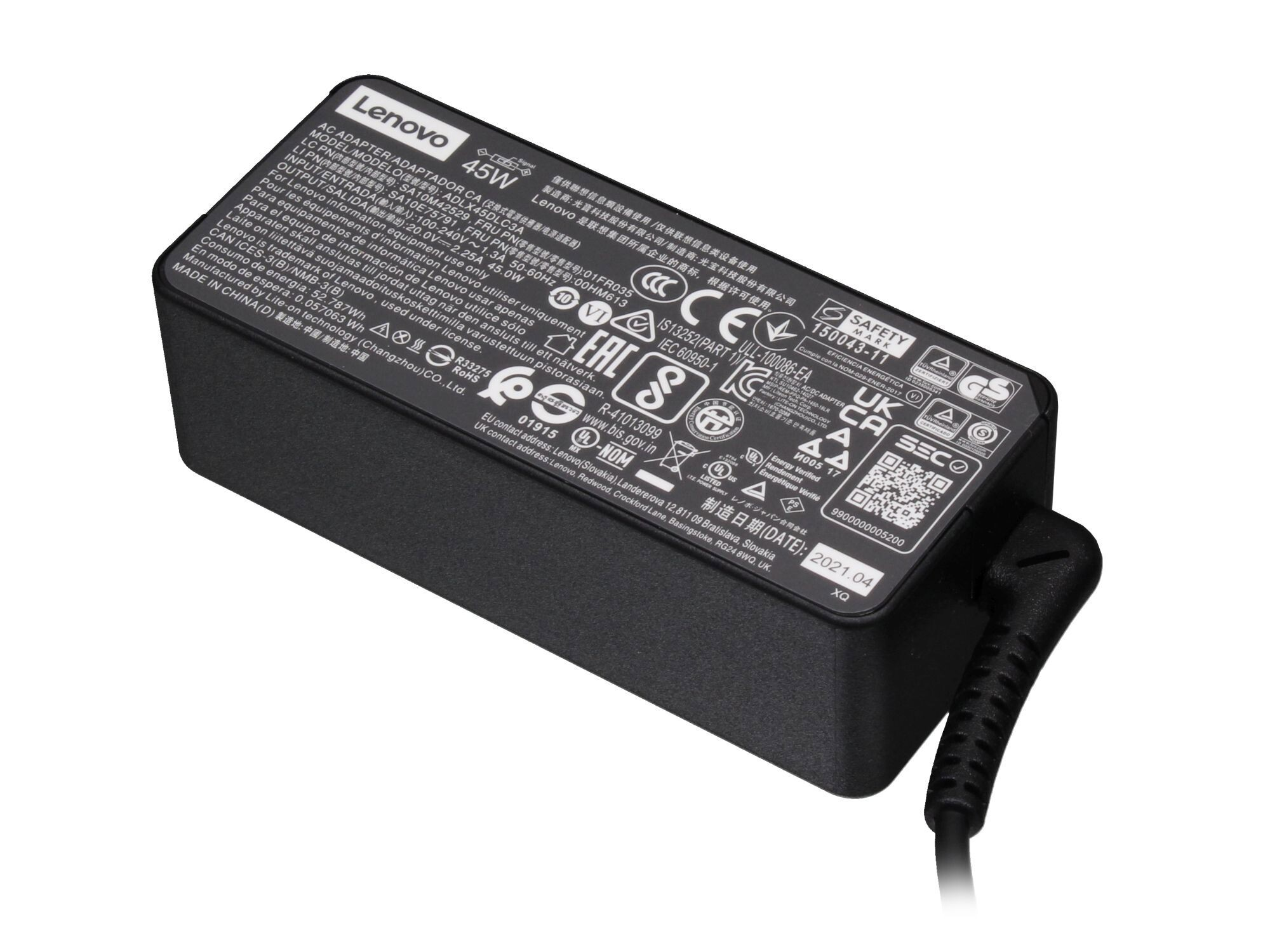 Schwarzer Lenovo-Netzadapter mit Etiketten.