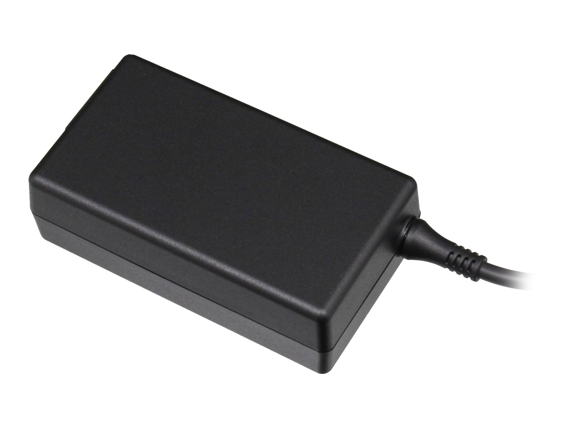 Schwarzes Netzteil mit Kabel und Stecker auf weißem Hintergrund.