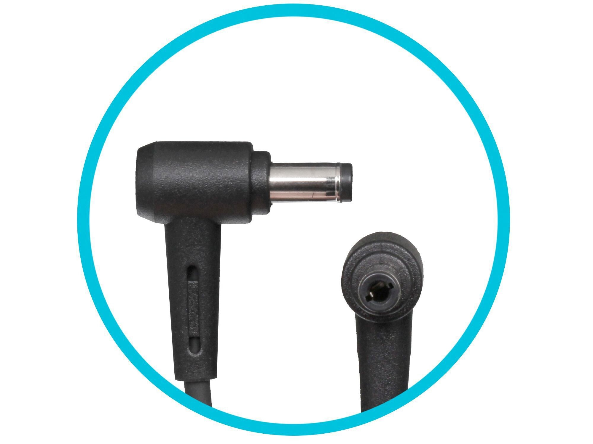 Nahaufnahme eines schwarzen Netzteilkabels mit rundem Stecker, hervorgehoben durch einen blauen Kreis.