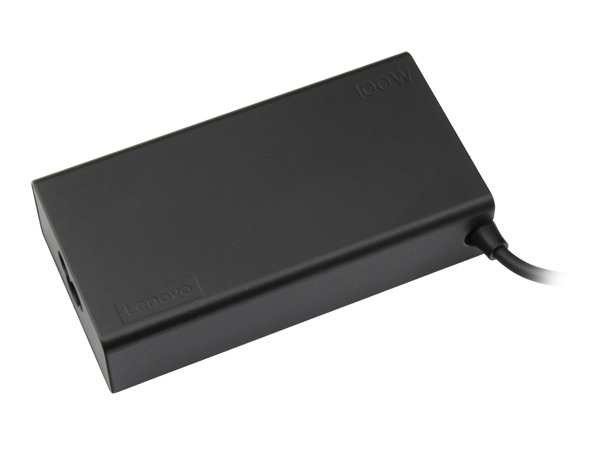 Schwarzes Lenovo-Laptop-Ladegerät, 100 W, mit Netzkabel. Weißer Hintergrund.