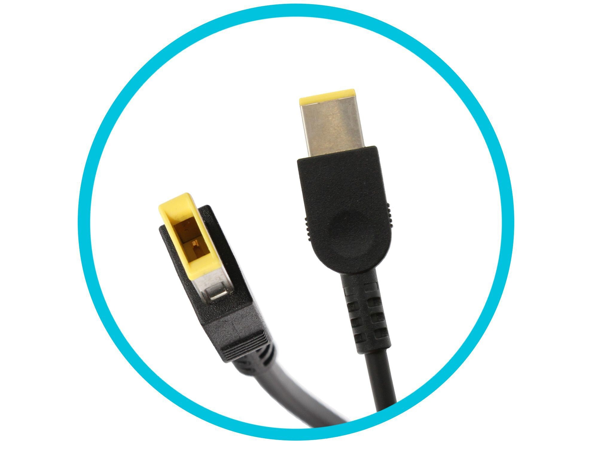 Laptop-Ladekabel mit gelben und schwarzen Steckern, isoliert auf weißem Hintergrund.