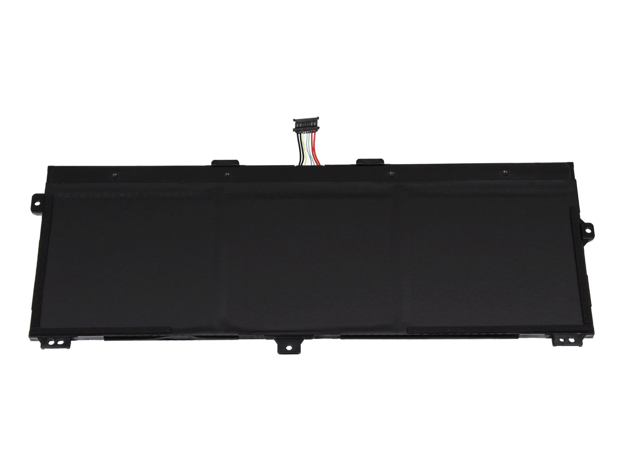 Schwarzer Laptop-Akku mit Stecker und einigen Etiketten. Weißer Hintergrund.
