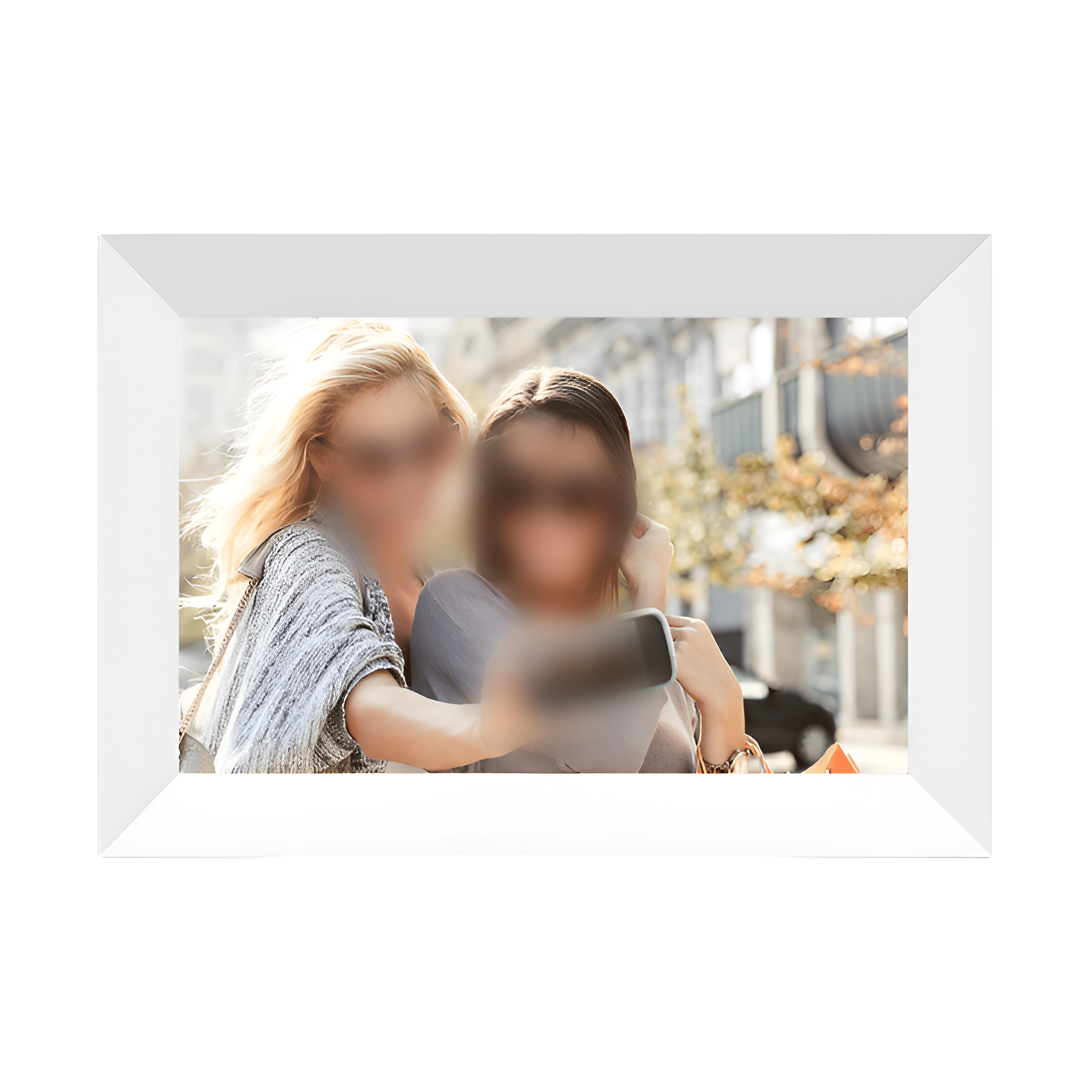 Weißer Fotorahmen mit verschwommenem Bild von zwei Personen. Das Bild ist ein Selfie, Gesichter unscharf.