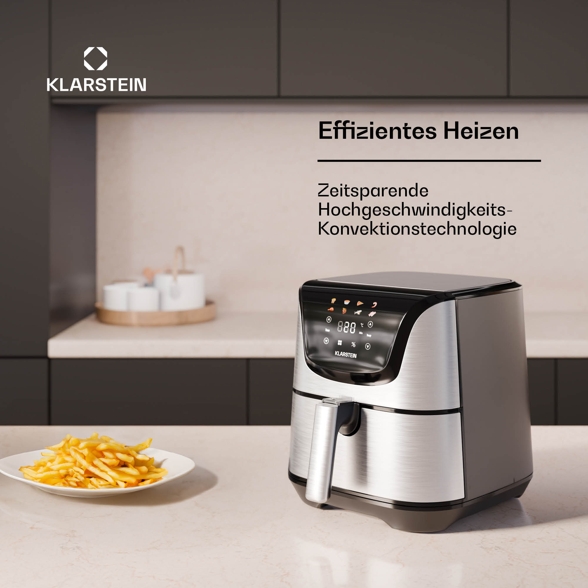 Friggitrice ad aria con patatine. Scatto del prodotto con testo. Sfondo: cucina.