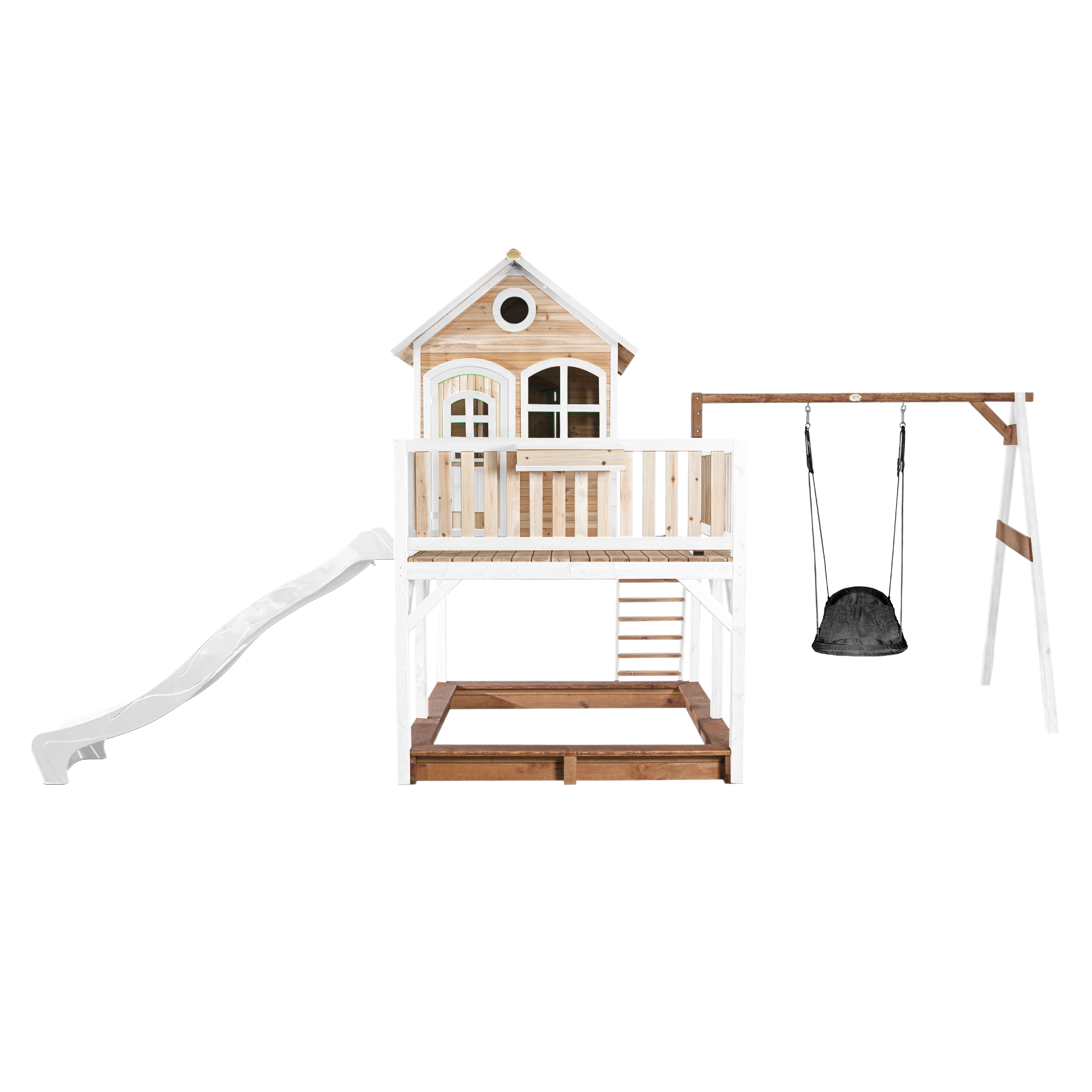 Spielhaus aus Holz mit Rutsche, Sandkasten und Schaukel. Weißer Rahmen und Holzdach.