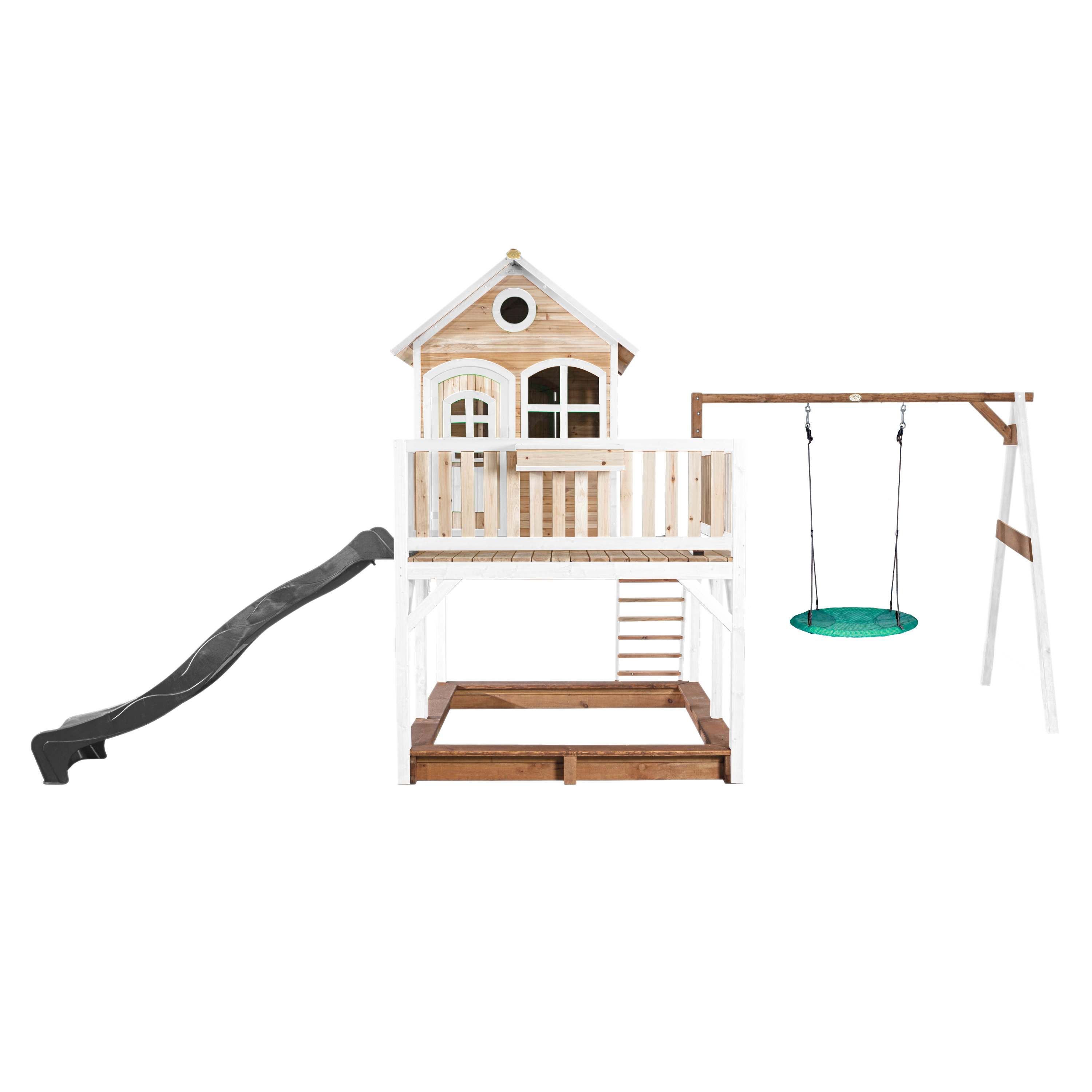 Spielhaus aus Holz mit Rutsche, Schaukel und Sandkasten. Weiße und natürliche Holzfarben.
