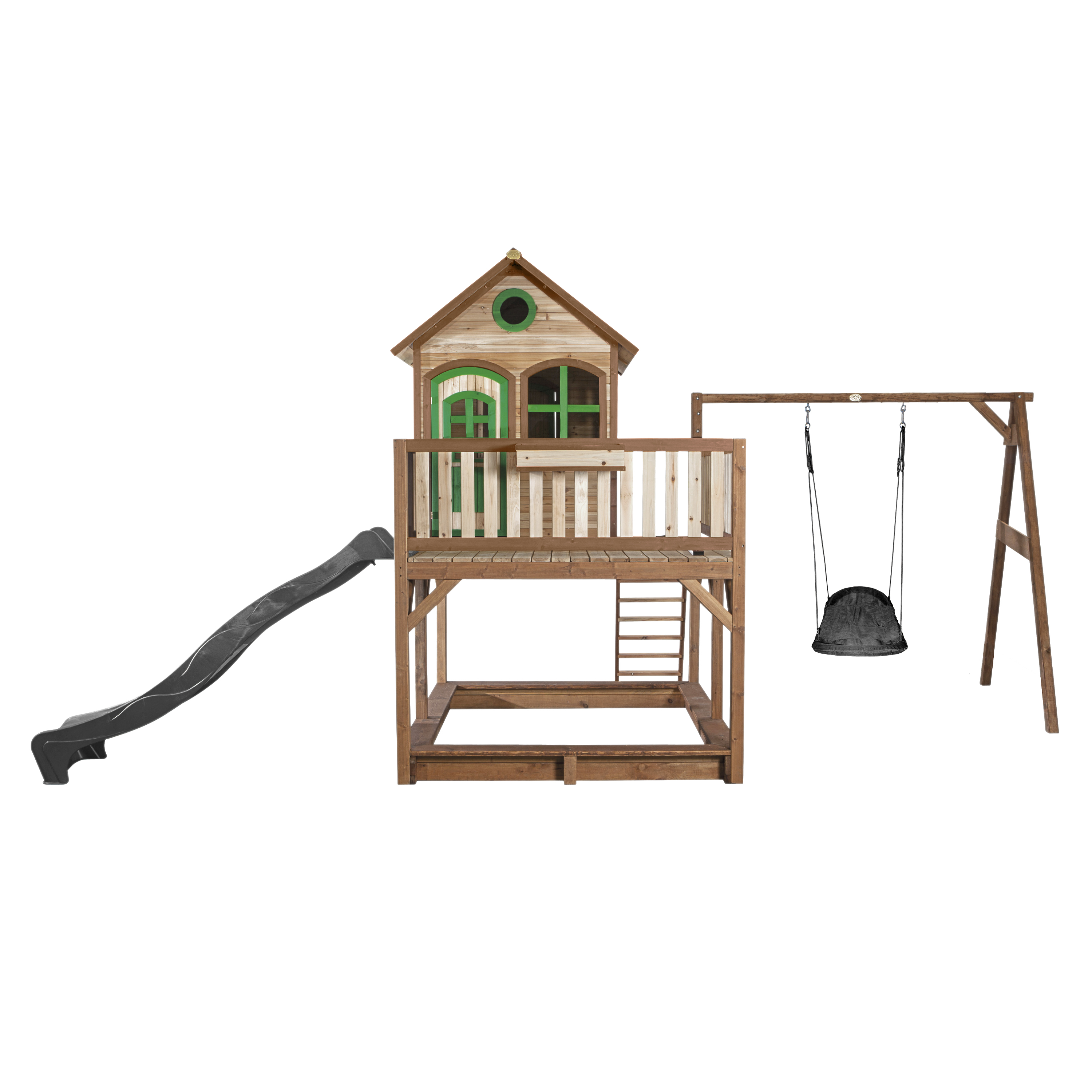 Holzspielplatz mit Haus, Rutsche, Schaukel und Leiter auf weißem Hintergrund.