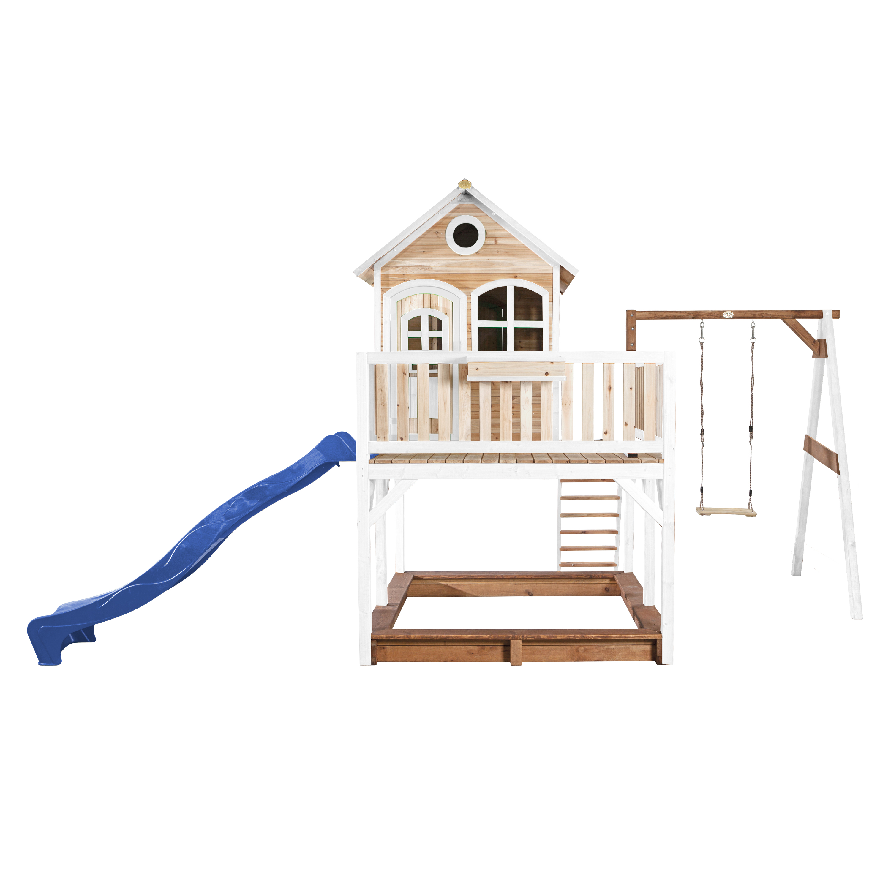 Spielplatz aus Holz mit Haus, Rutsche, Treppe und Schaukeln. Blaue Rutsche und weiße Geländer.