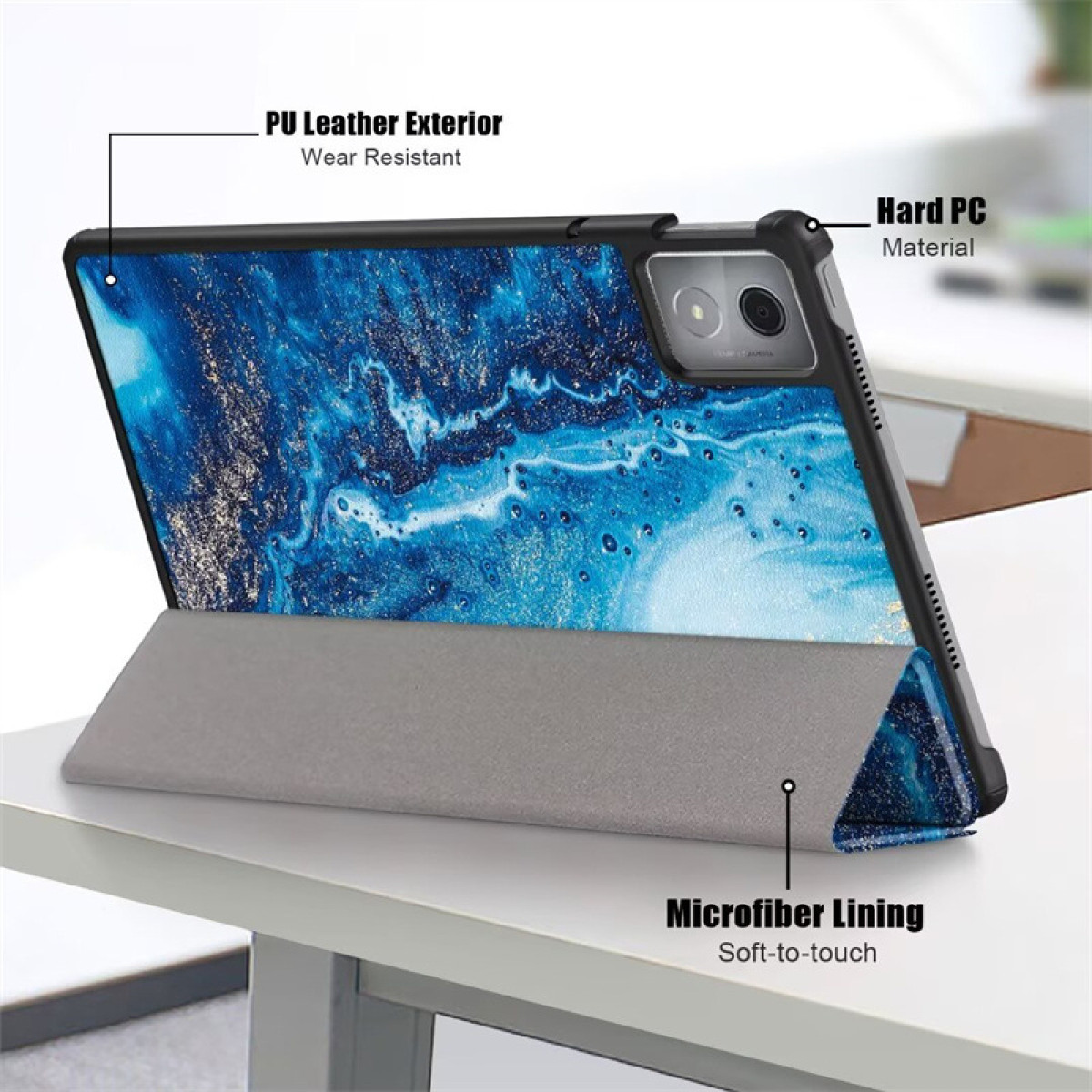 Tablet mit blauem Marmordesign, grauem Ständer und schwarzem Rahmen. Text hebt PU-Leder hervor.