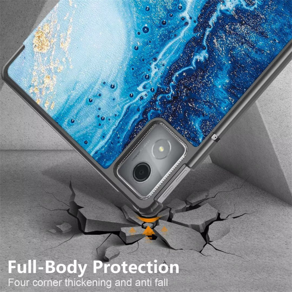 Handyhülle auf einer rissigen Oberfläche. Die Hülle hat ein blau-weißes Marmordesign und schützt das Telefon.