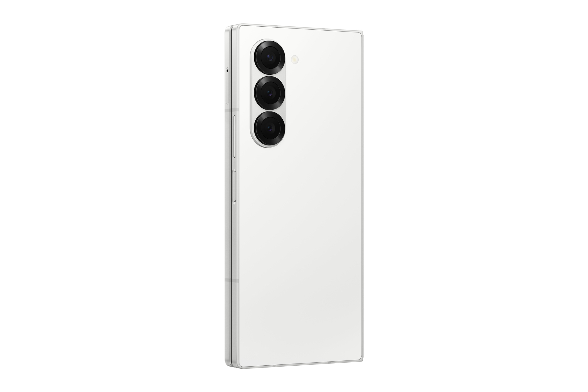 Un telefono pieghevole bianco con tre fotocamere posteriori, visto di lato.
