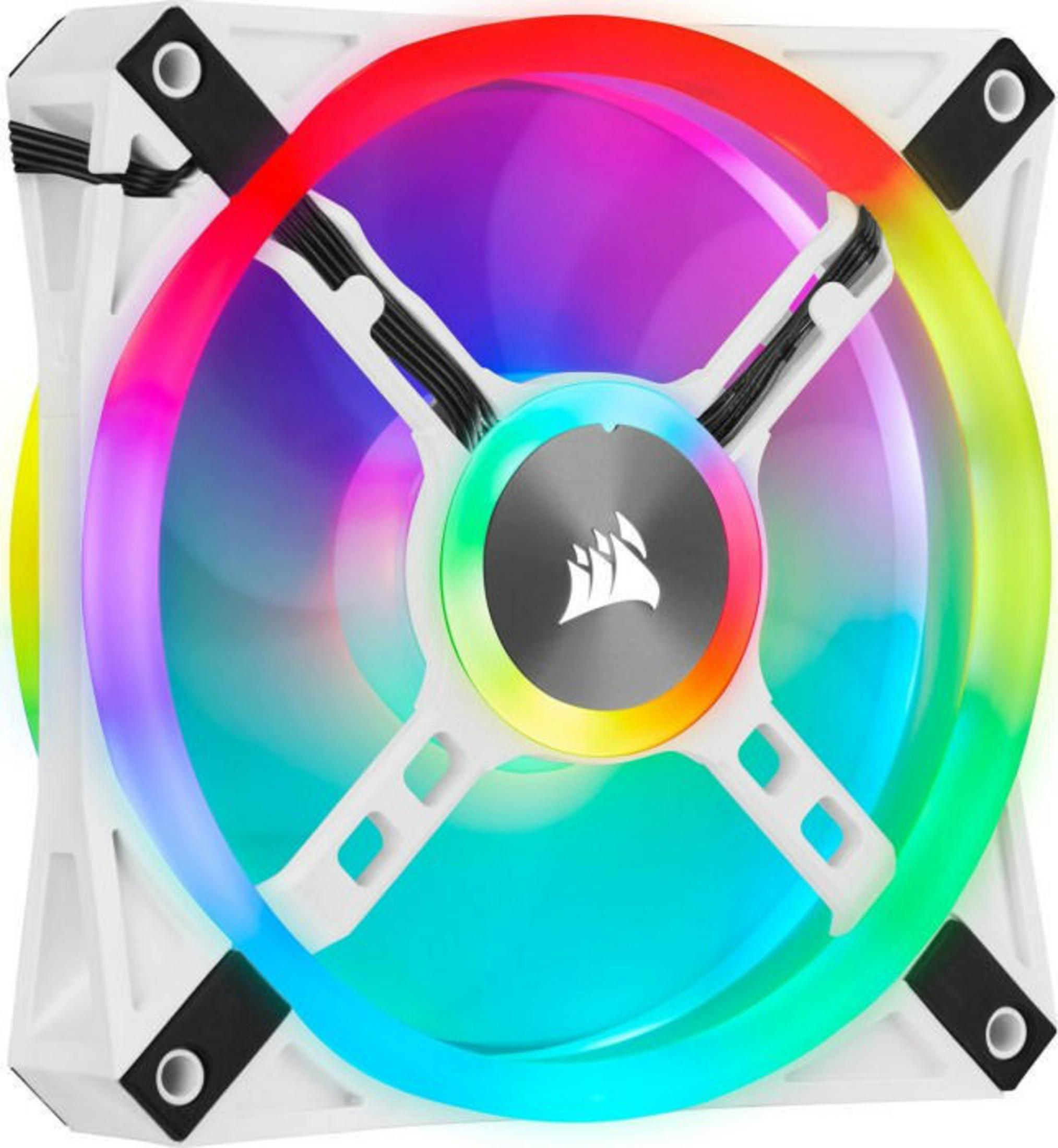 PC-Lüfter mit weißem Rahmen und bunten RGB-Lichtern in der Mitte. Schwarze Akzente und weißer Hintergrund.