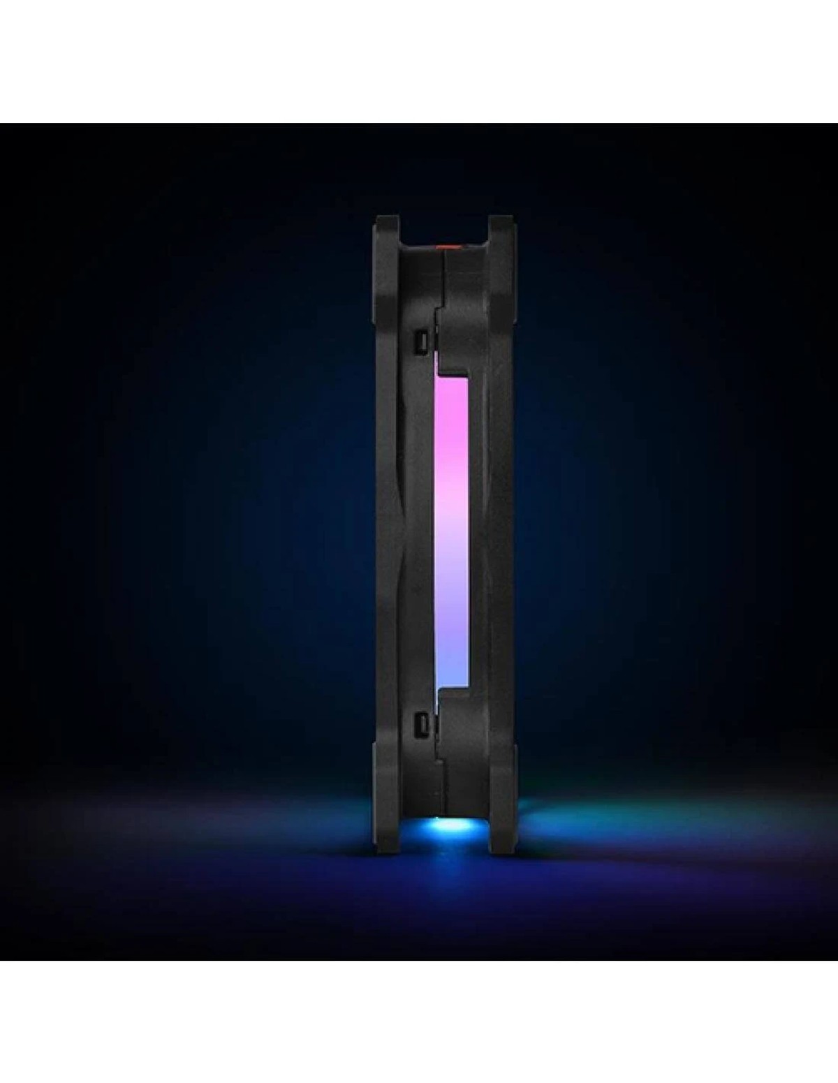 Schwarzer Computerlüfter, Seitenansicht mit farbigem Lichtstreifen.
