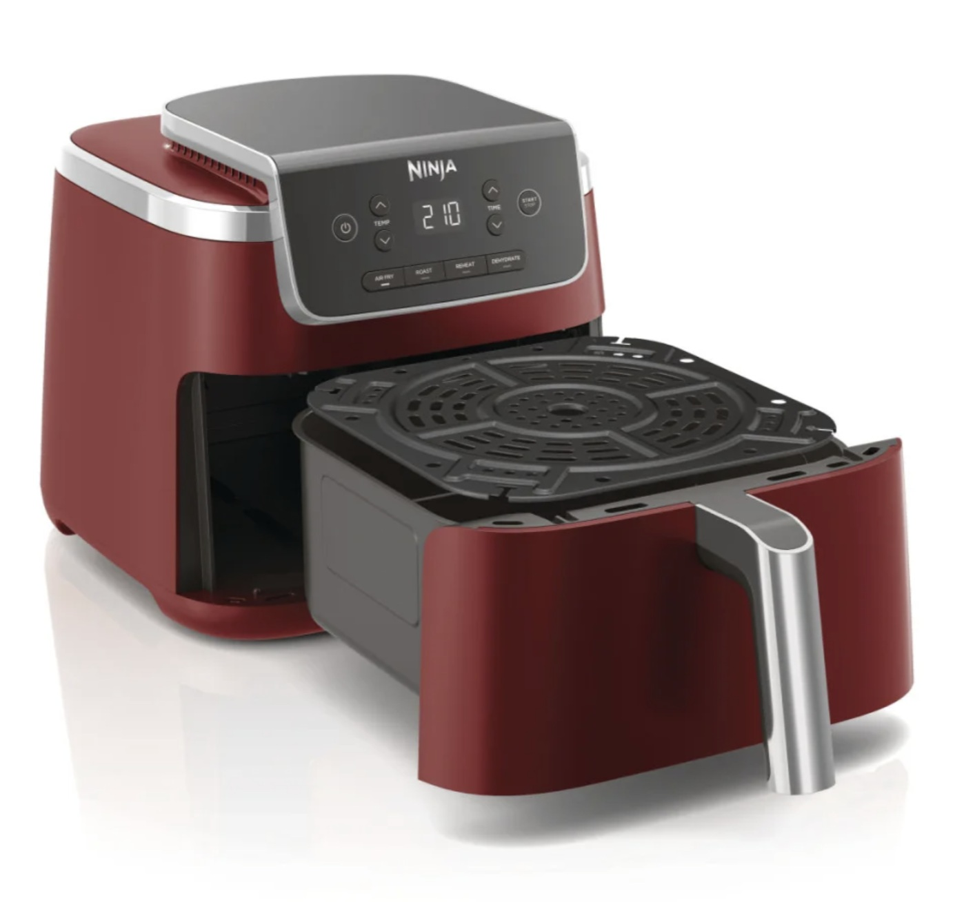Czerwona frytkownica beztłuszczowa Ninja z otwartym koszem. Wyświetlacz cyfrowy pokazuje ustawienia. Srebrne akcenty i czarny panel.