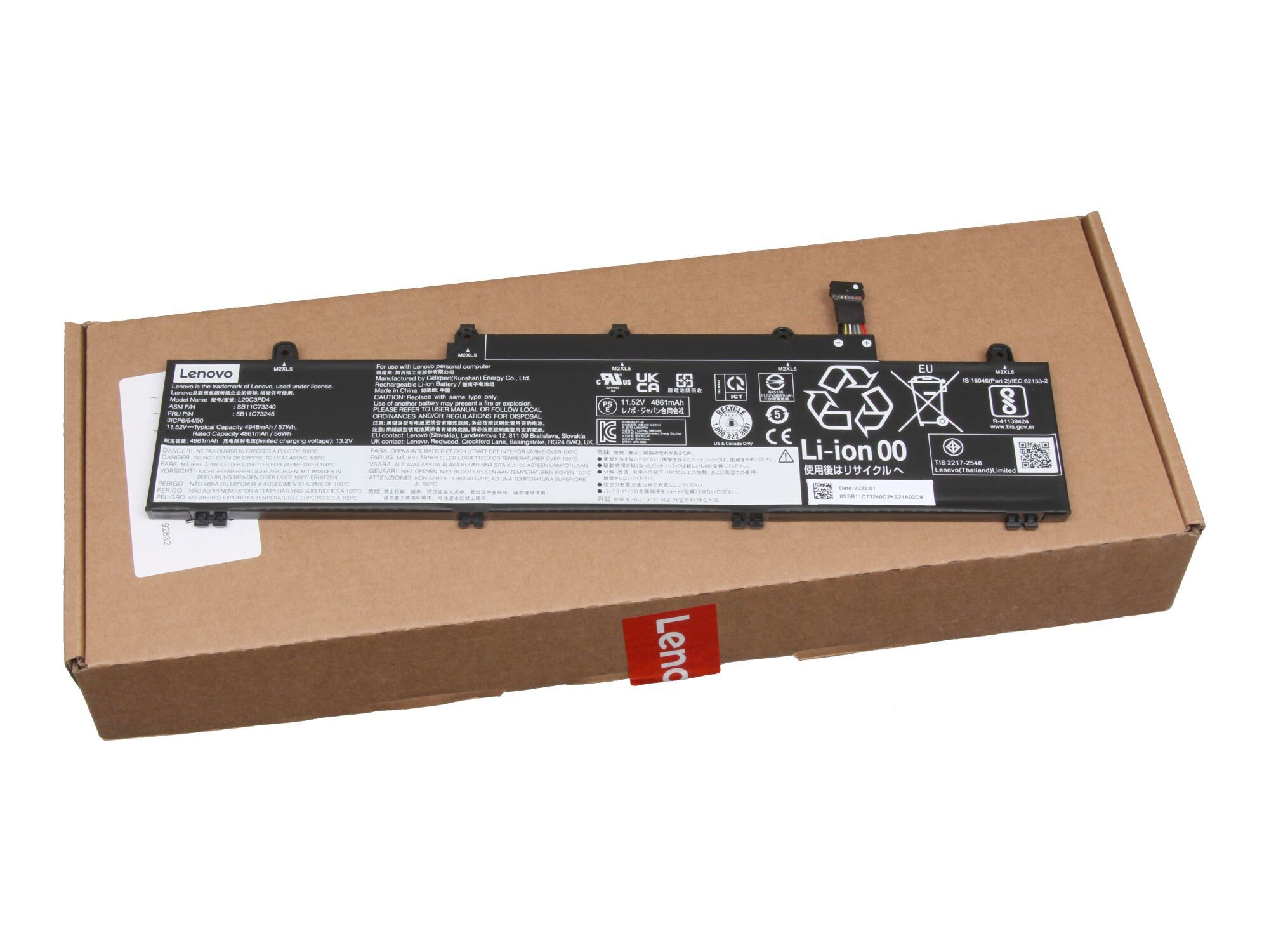 Laptop-Akku in einem Karton mit Lenovo-Logo, weißer Hintergrund.