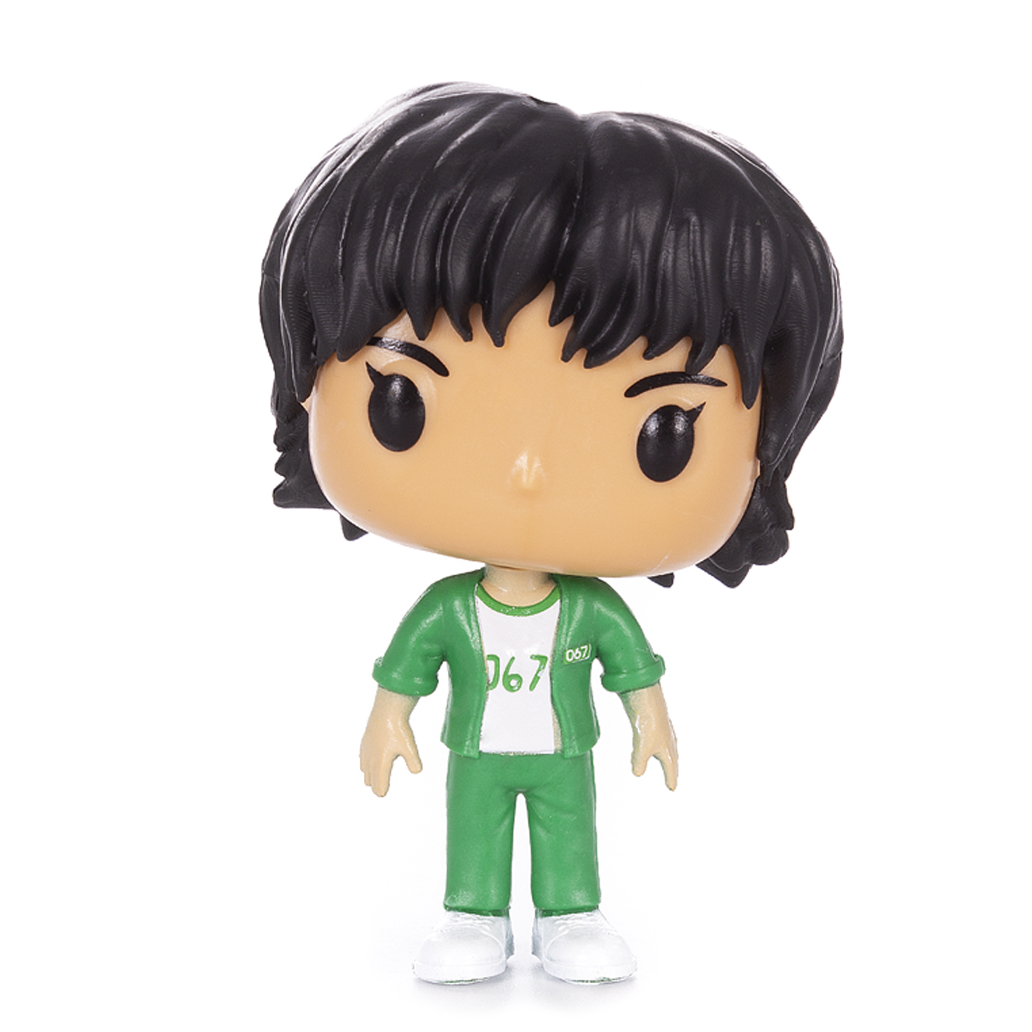 Eine Funko Pop Figur der Figur 067 aus Squid Game, grüner Trainingsanzug und weiße Schuhe.