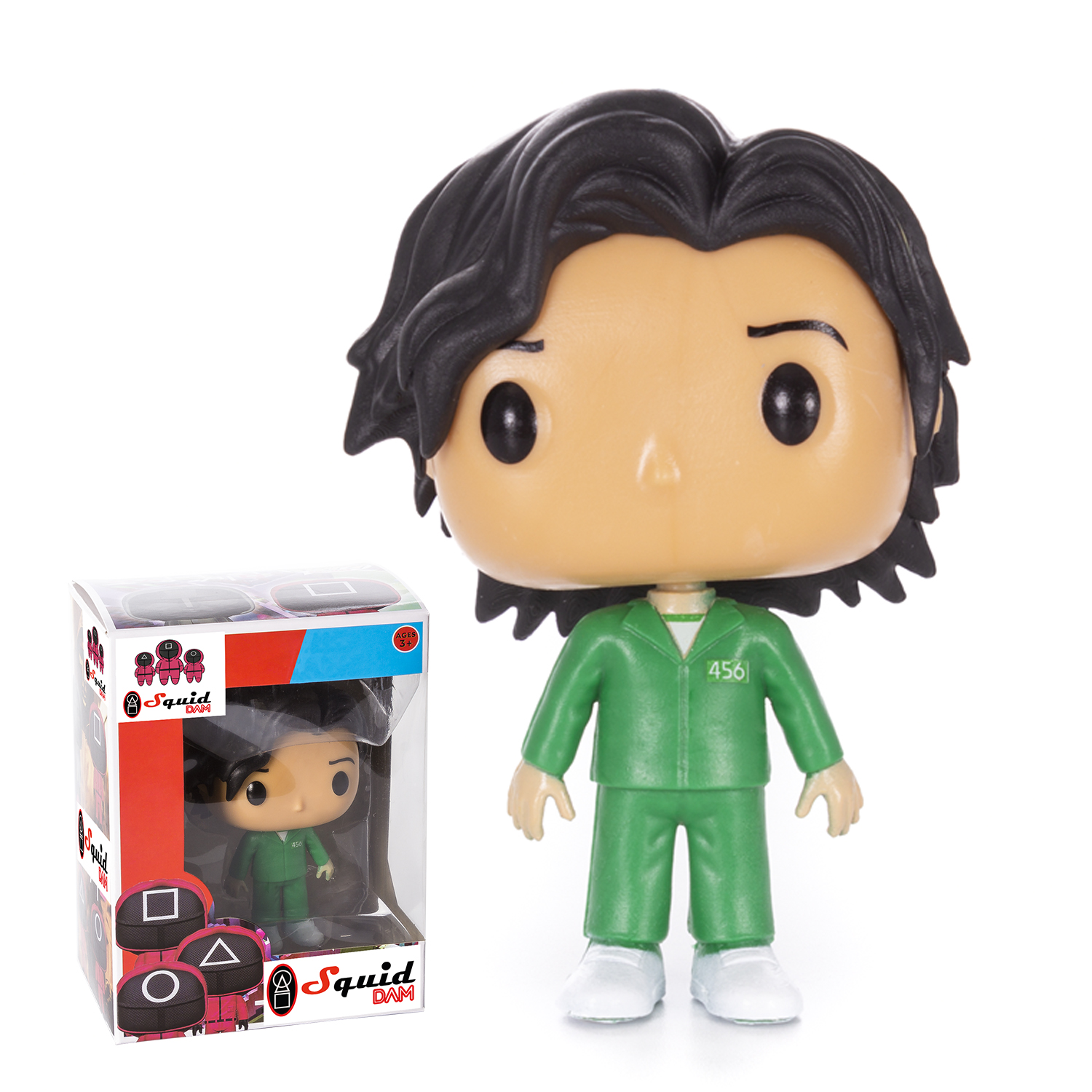 Personaggio Funko Pop di Squid Game. Tuta verde, capelli neri e una scatola con il logo del gioco. Sfondo bianco.