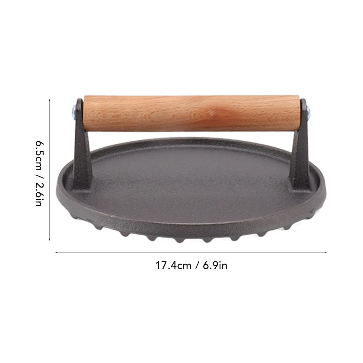 Schwarze Burgerpresse aus Gusseisen mit Holzgriff. Weißer Hintergrund.