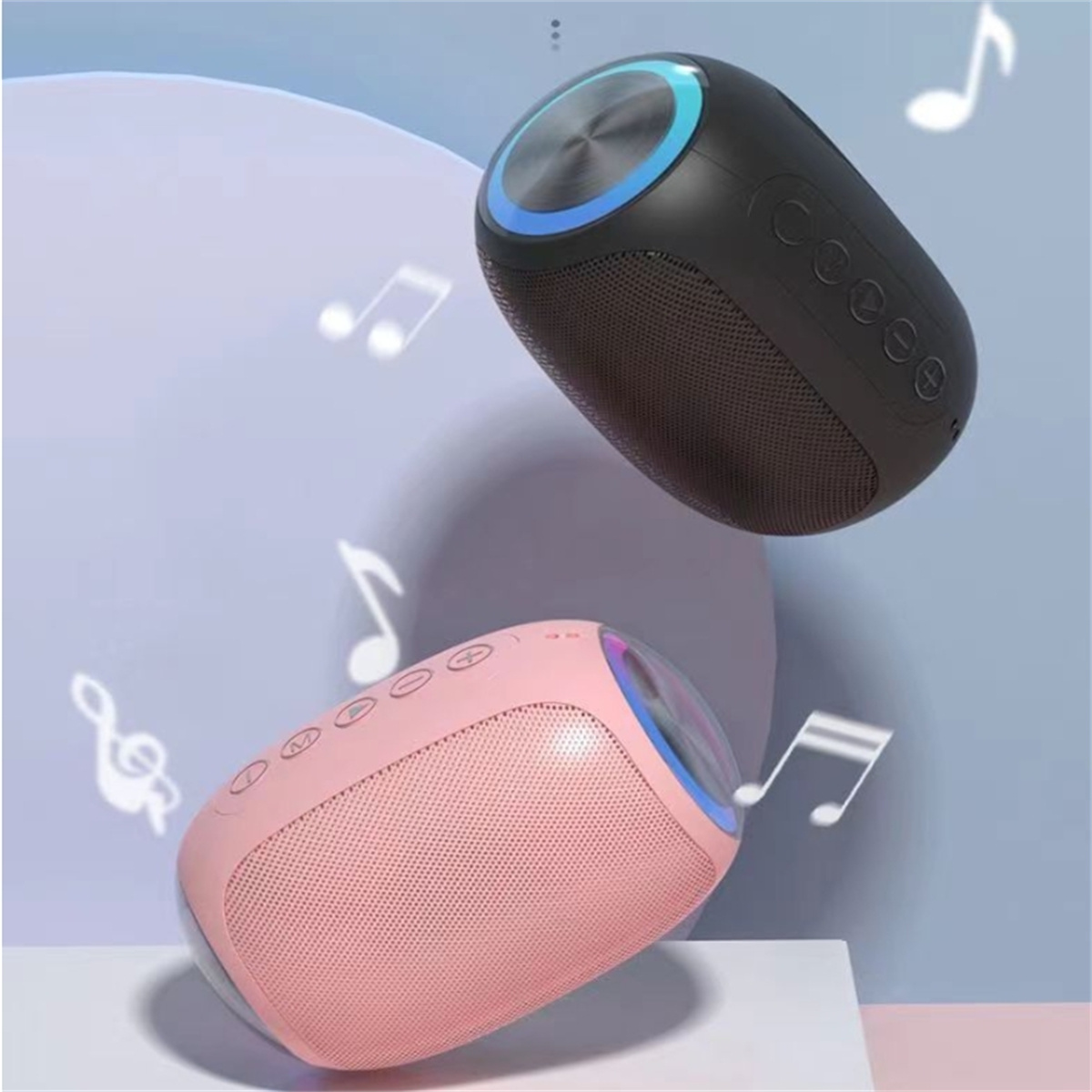 Zwei kabellose Lautsprecher in Rosa und Schwarz. Noten um die Lautsprecher deuten auf Ton hin.