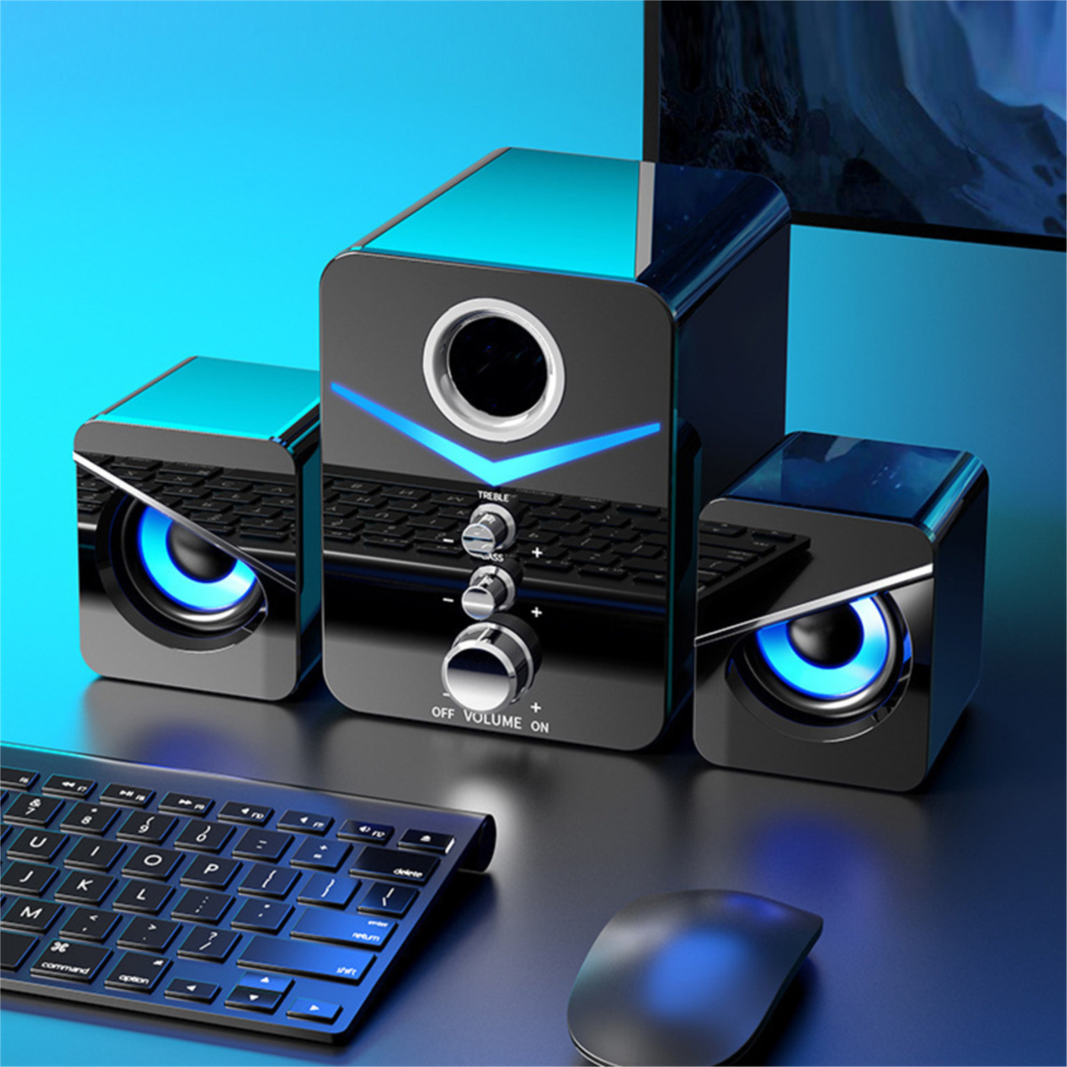 Schwarze Computerlautsprecher, mit zwei Satellitenlautsprechern und einem Hauptlautsprecher. Blauer Lichteffekt. Schwarze Tastatur und Maus.