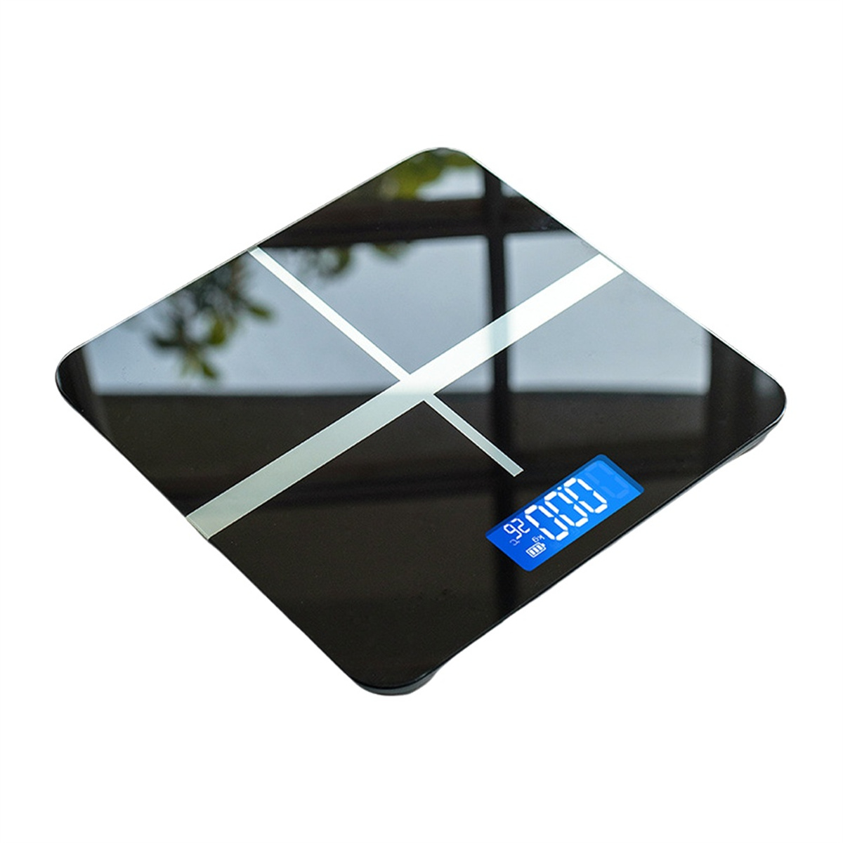 Eine schwarze Digitalwaage, die ein Gewicht von 92,0 kg anzeigt, mit blauem Display und weißem Hintergrund.