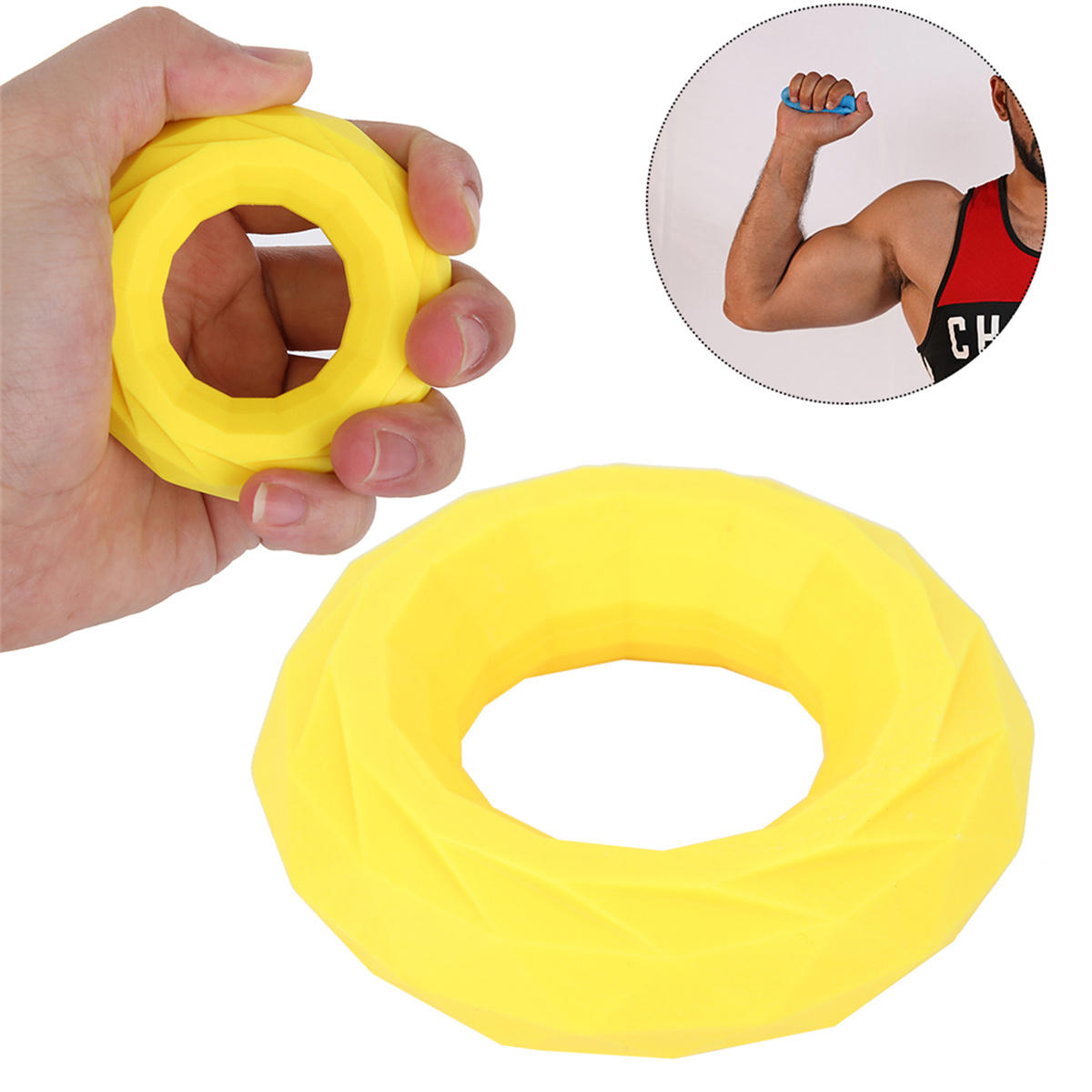 Ein gelber Trainingsring neben einem Mann, der seinen Arm mit einem kleineren Ring beugt.
