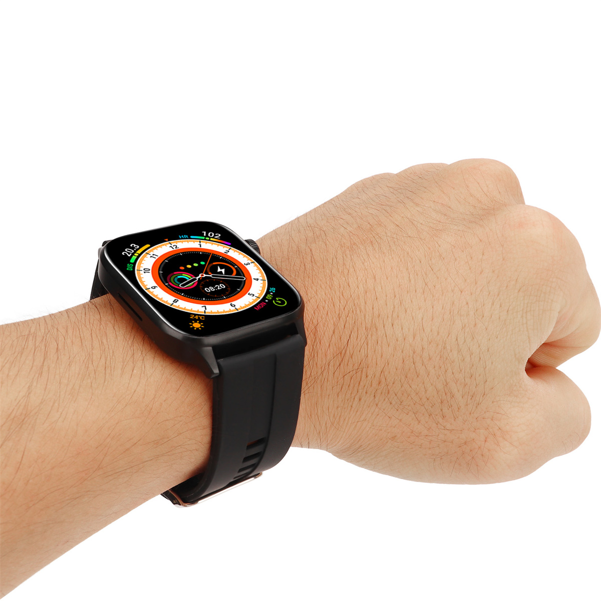 Das Handgelenk einer Person mit einer schwarzen Smartwatch, die Zeit und Gesundheitsdaten anzeigt. Die Uhr hat ein schwarzes Armband.