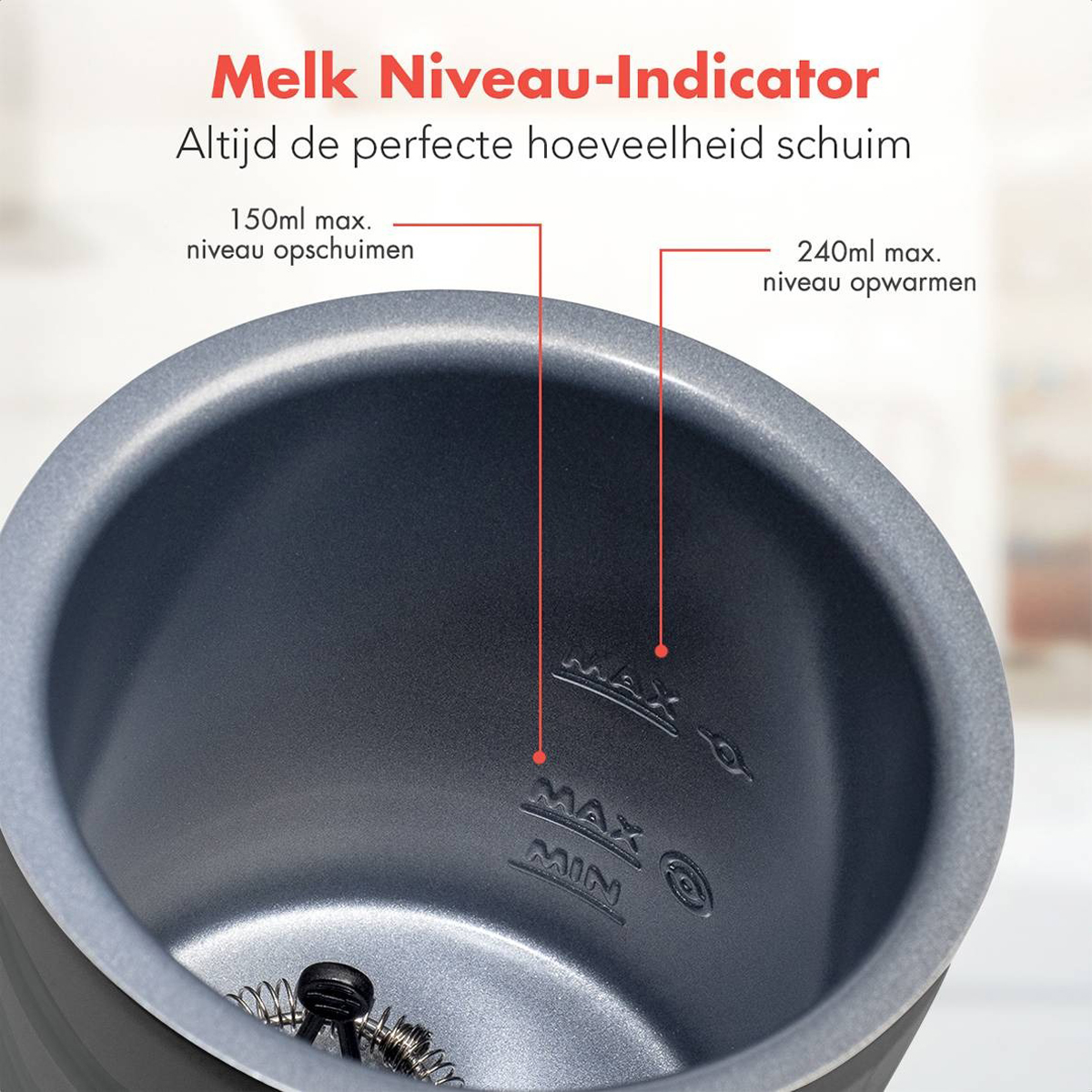 Nahaufnahme des Inneren eines Milchaufschäumers, die die maximalen und minimalen Fülllinien zeigt.