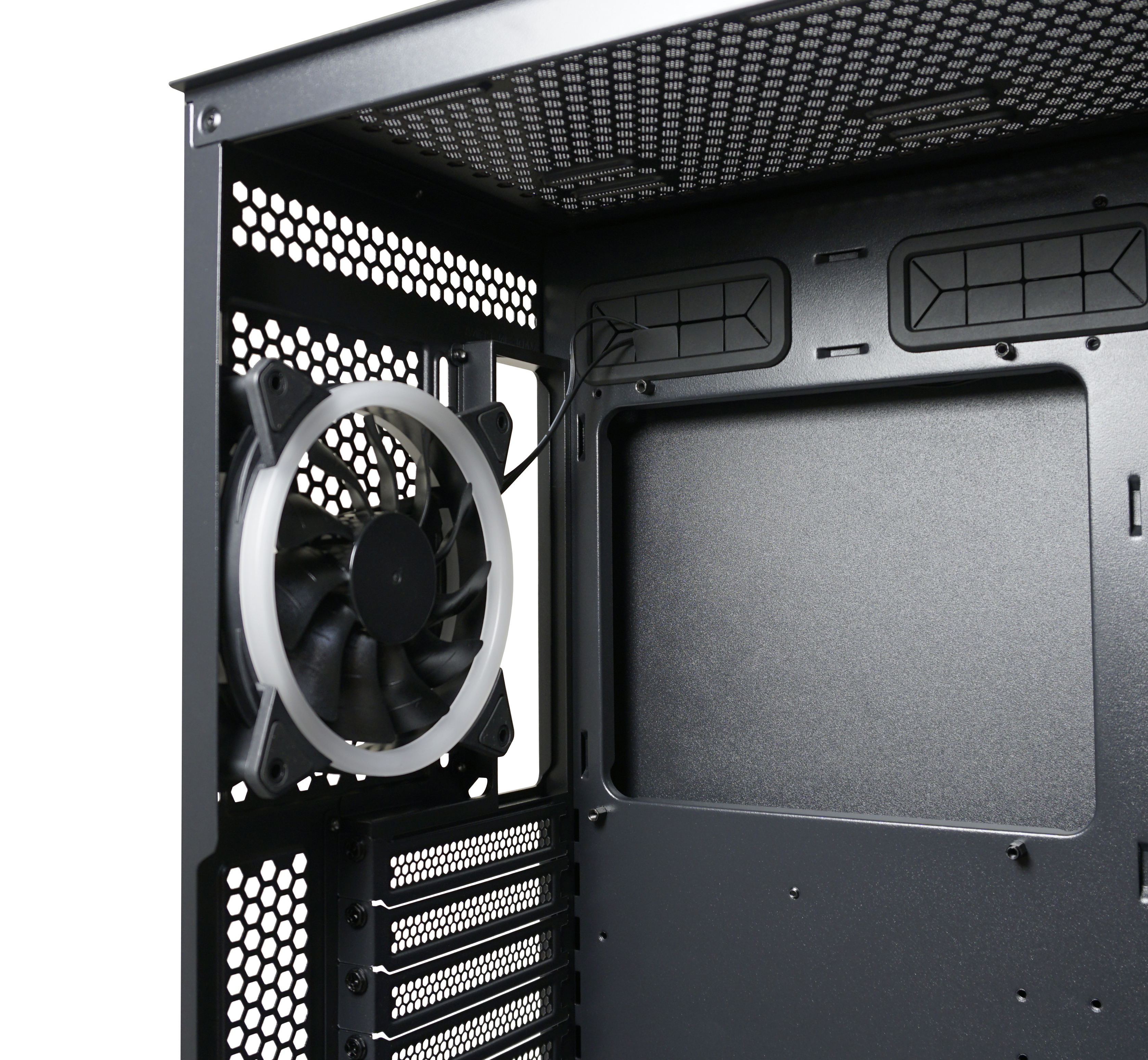 Wnętrze obudowy komputera. Zamontowano wentylator z białym światłem.