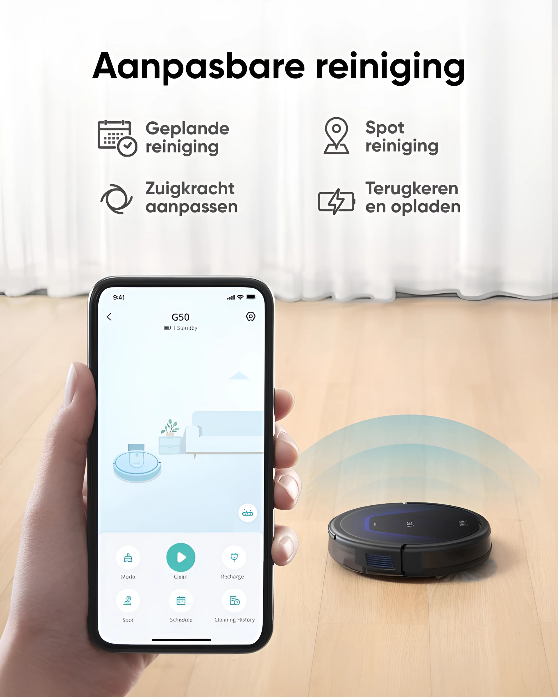 Hand, die ein Telefon mit Roboter-Staubsauger-Oberfläche hält. Staubsauger auf dem Boden.